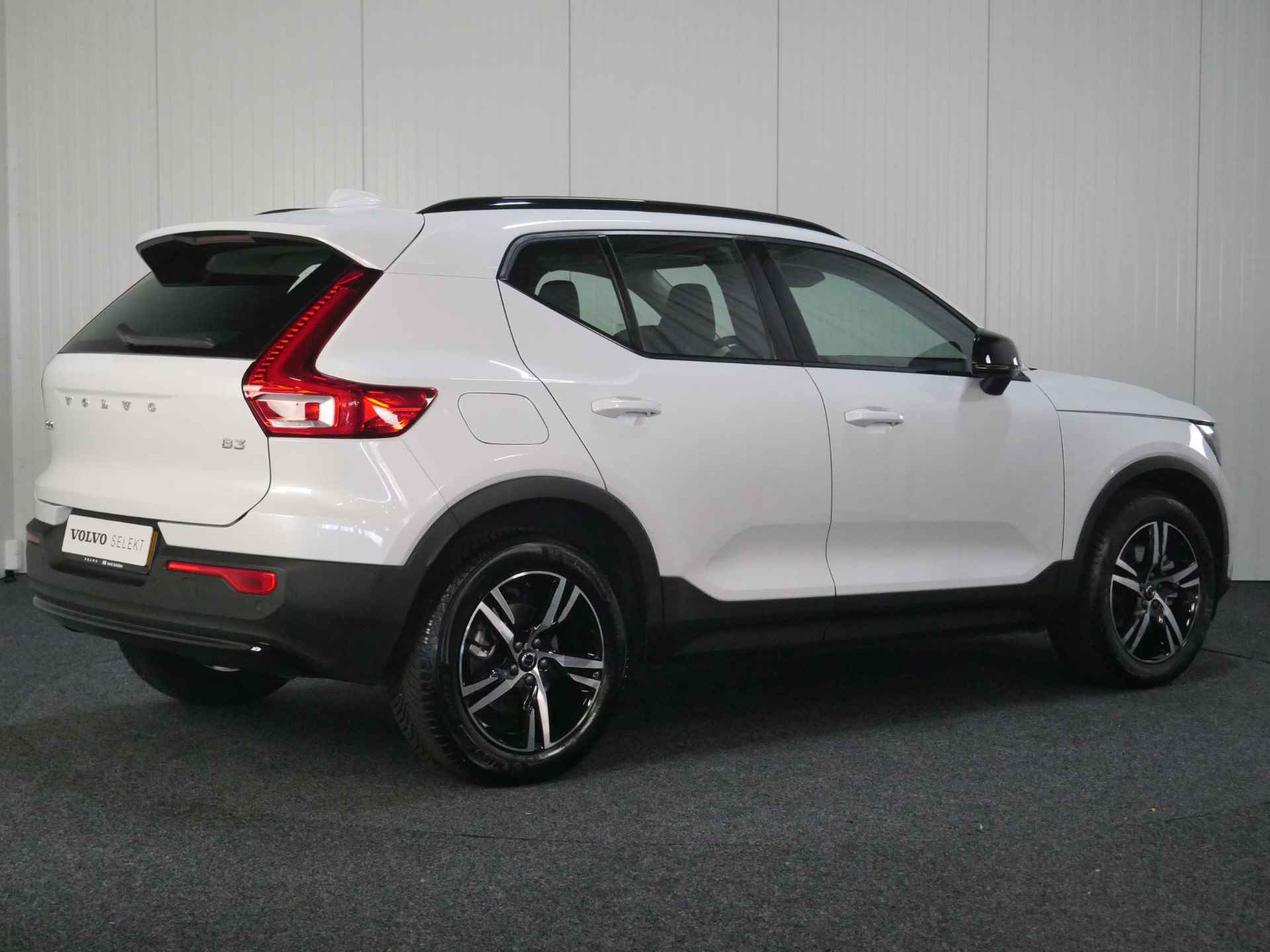 Volvo XC40 B3 AUT7 163PK Plus Dark, Adaptieve Cruise Control, Pilot Assist, Harman/Kardon Audiosysteem, Lederen bekleding, DAB+, Grootlicht assistent, Keyless entry/ start, Verwarmbare Voorruit, Trekhaak - 7/46