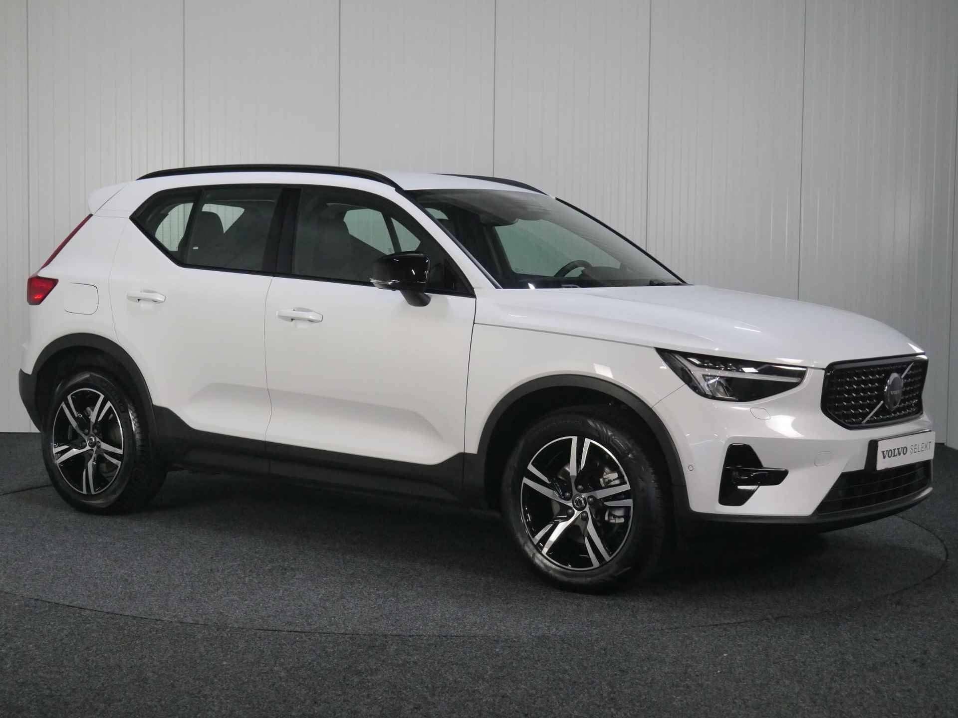 Volvo XC40 B3 AUT7 163PK Plus Dark, Adaptieve Cruise Control, Pilot Assist, Harman/Kardon Audiosysteem, Lederen bekleding, DAB+, Grootlicht assistent, Keyless entry/ start, Verwarmbare Voorruit, Trekhaak - 10/46