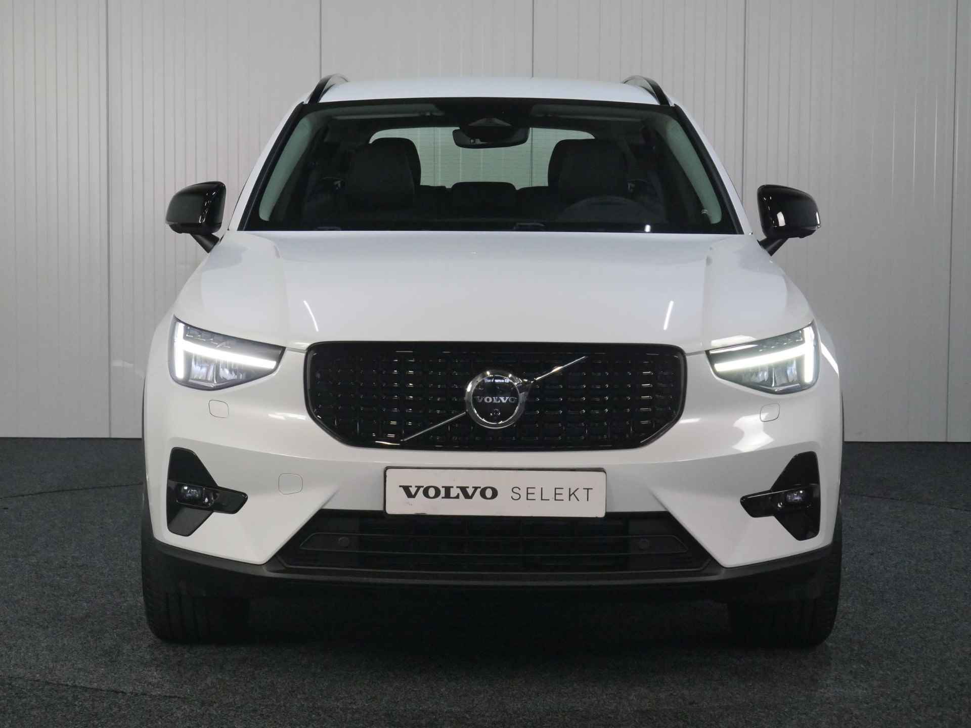 Volvo XC40 B3 AUT7 163PK Plus Dark, Adaptieve Cruise Control, Pilot Assist, Harman/Kardon Audiosysteem, Lederen bekleding, DAB+, Grootlicht assistent, Keyless entry/ start, Verwarmbare Voorruit, Trekhaak - 12/46