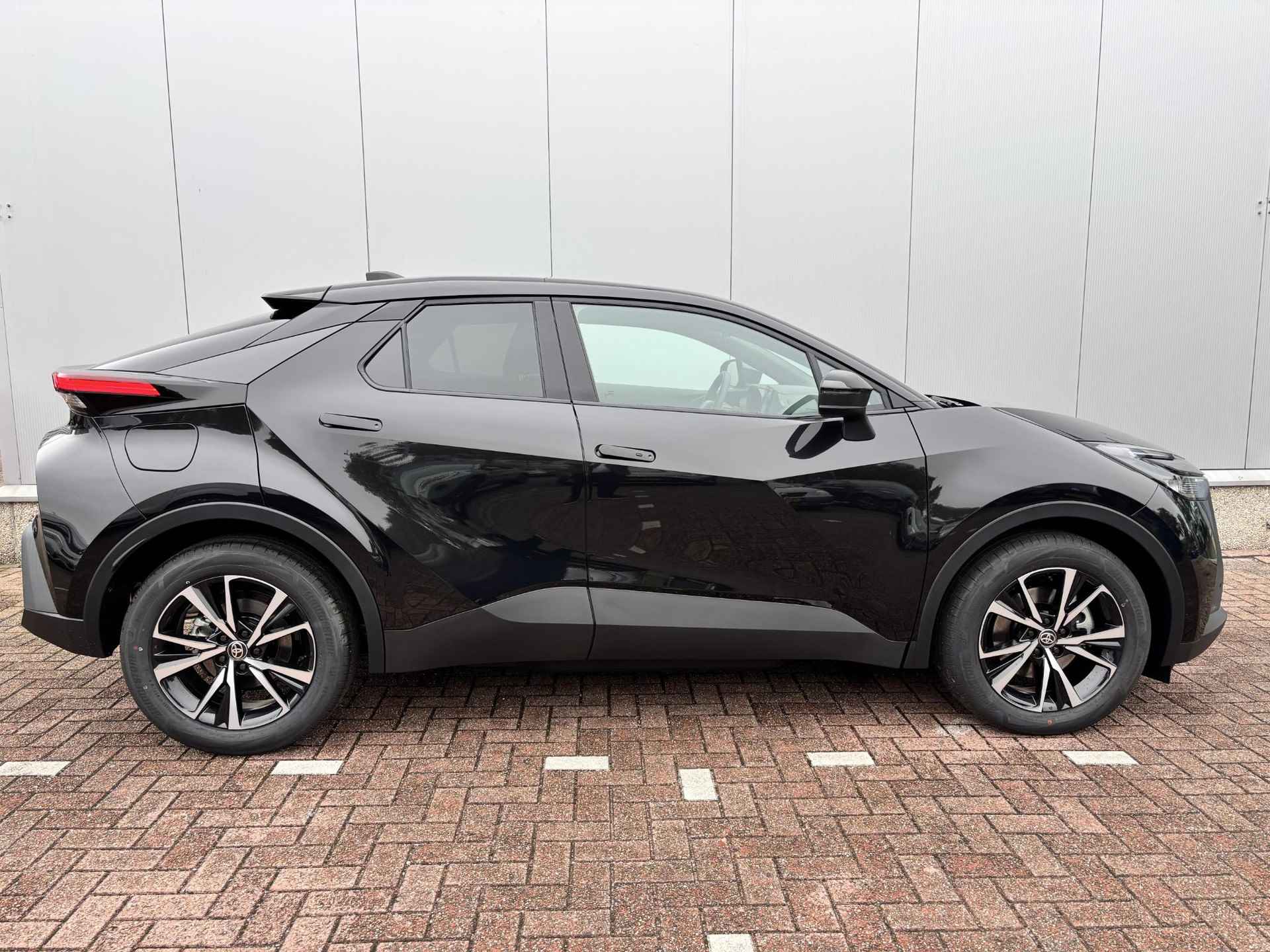 Toyota C-HR 2.0 Plug-in Hybrid 220 Dynamic Stuurverwarming, Stoelverwarming € 3.000 inruilpremie! - 8/55