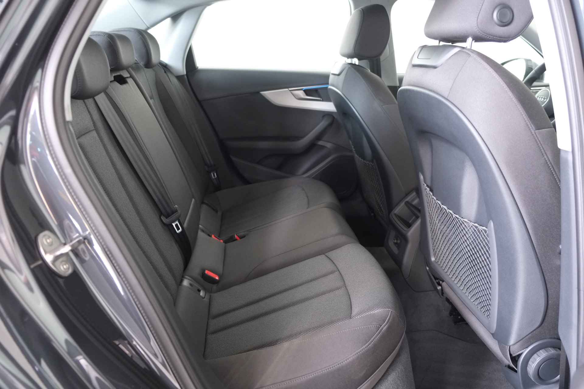 Audi A4 Limousine 40 TFSI Business Edition / LED / Carplay / DAB+ / Cam - 10/28