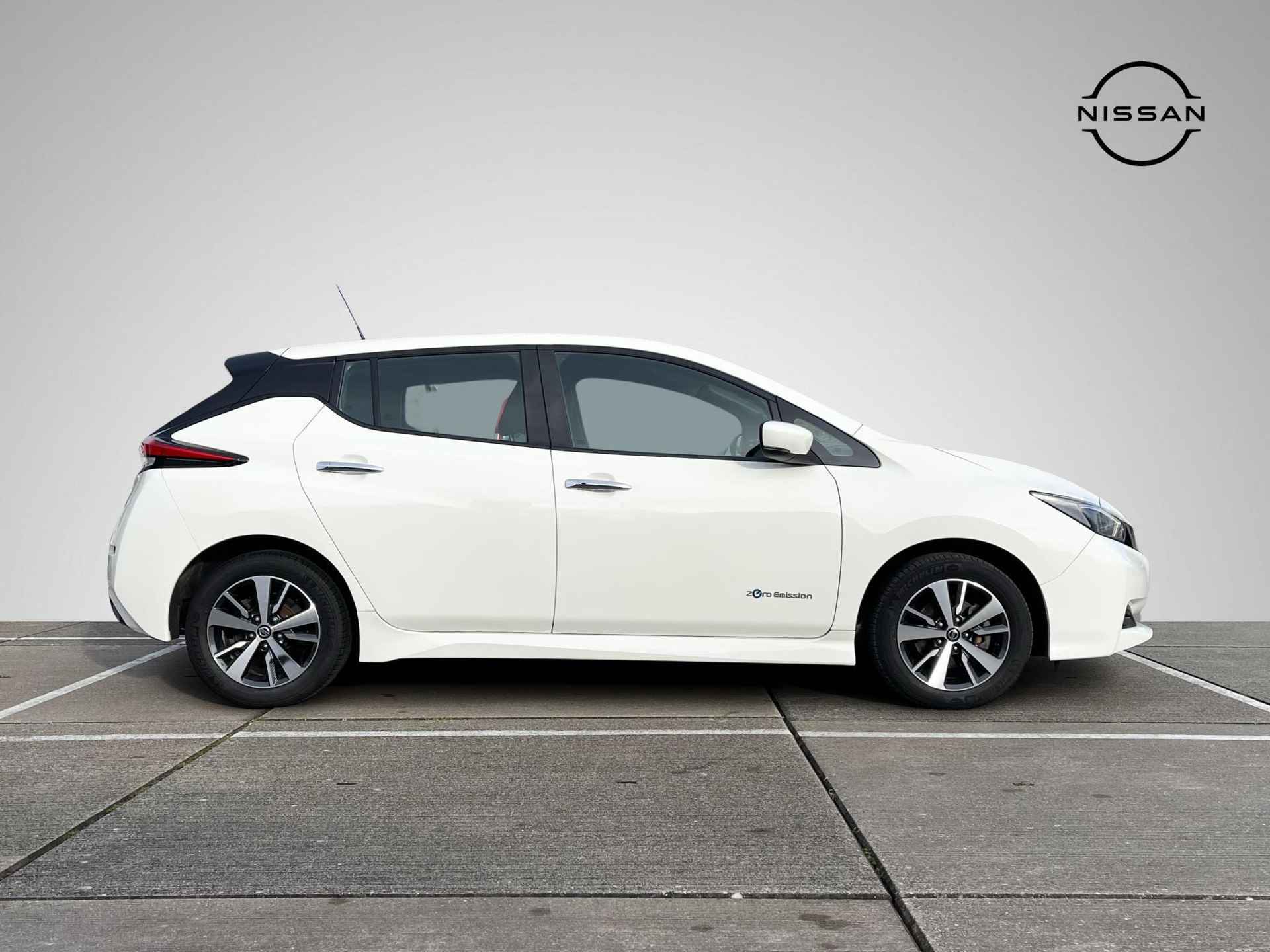 Nissan LEAF Acenta 40 kWh *SUBSIDIE MOGELIJK* | Navigatie | Camera | Adapt. Cruise Control | Apple Carplay/Android Auto | Keyless Entry | Dodehoek Detectie | Rijklaarprijs! - 3/26