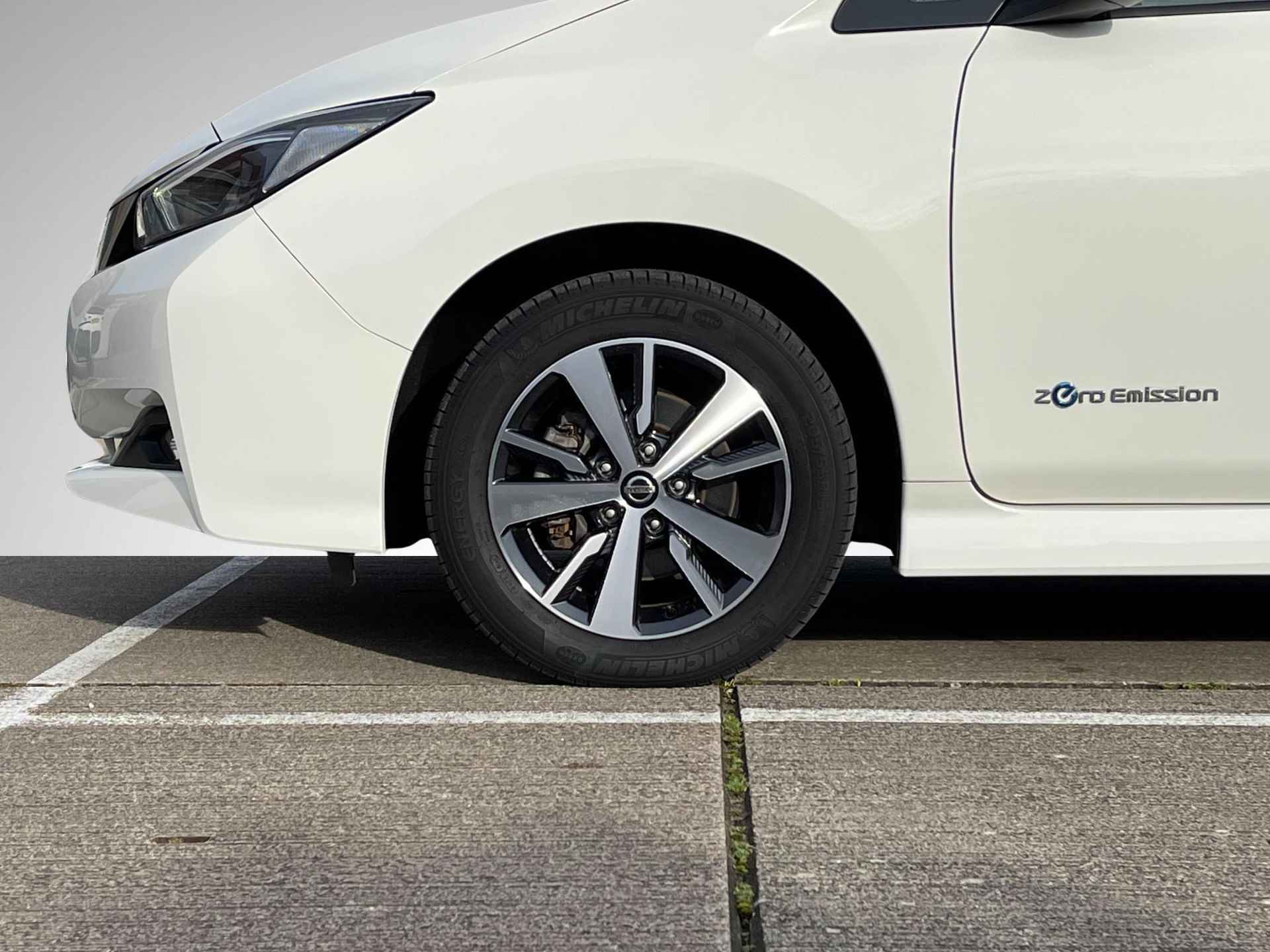 Nissan LEAF Acenta 40 kWh *SUBSIDIE MOGELIJK* | Navigatie | Camera | Adapt. Cruise Control | Apple Carplay/Android Auto | Keyless Entry | Dodehoek Detectie | Rijklaarprijs! - 8/26