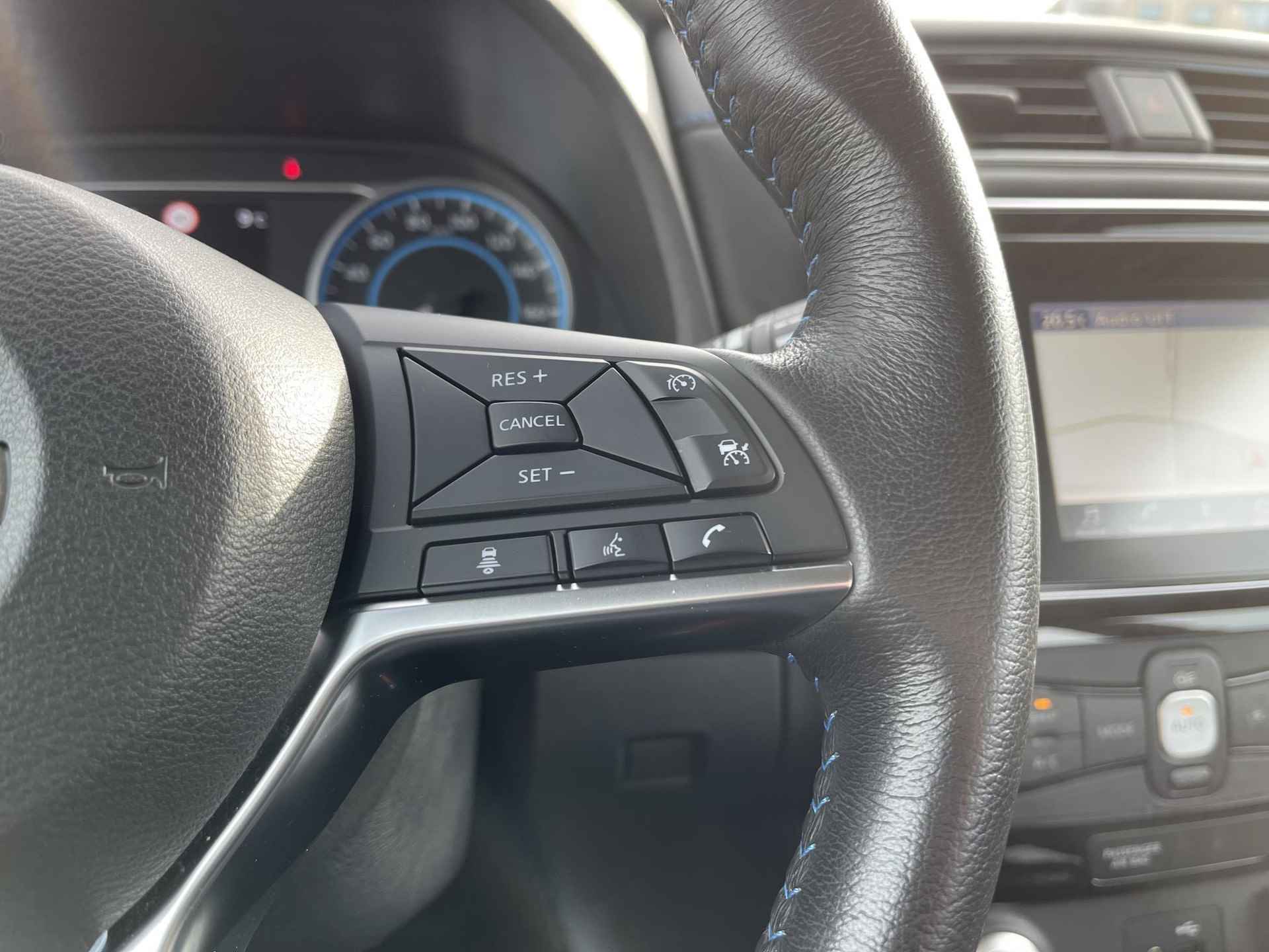 Nissan LEAF Acenta 40 kWh *SUBSIDIE MOGELIJK* | Navigatie | Camera | Adapt. Cruise Control | Apple Carplay/Android Auto | Keyless Entry | Dodehoek Detectie | Rijklaarprijs! - 15/26