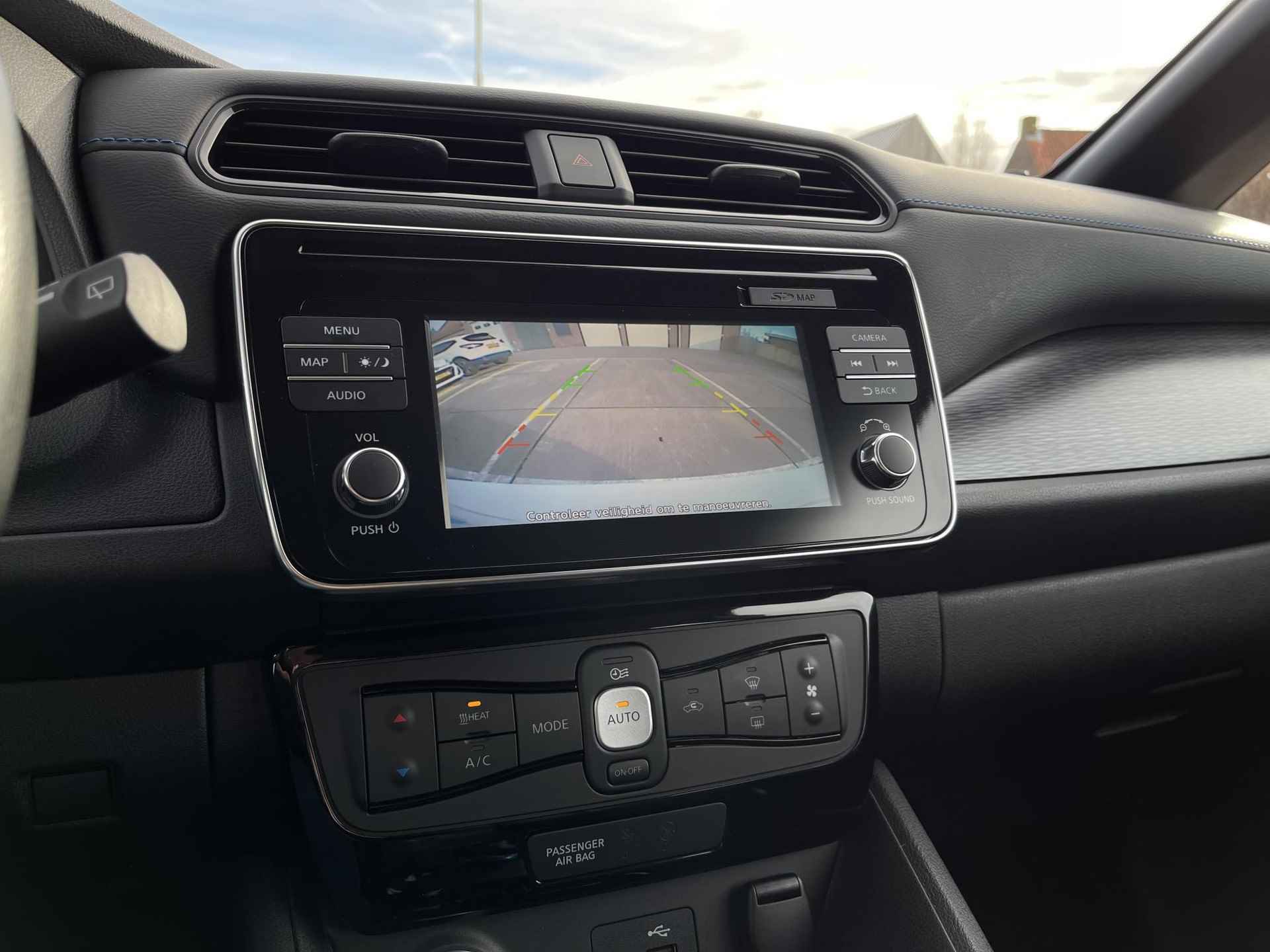Nissan LEAF Acenta 40 kWh *SUBSIDIE MOGELIJK* | Navigatie | Camera | Adapt. Cruise Control | Apple Carplay/Android Auto | Keyless Entry | Dodehoek Detectie | Rijklaarprijs! - 18/26
