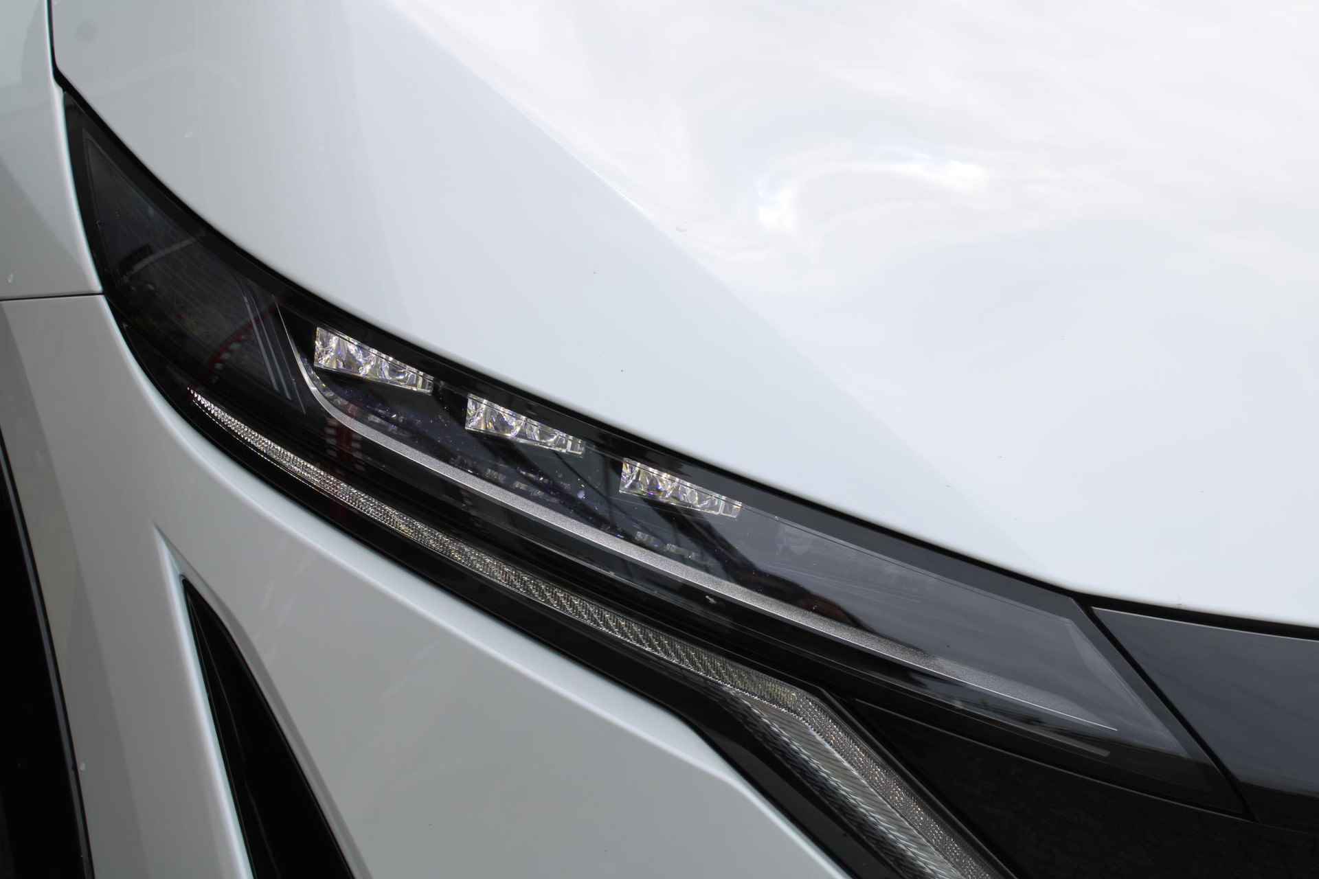 Nissan Ariya e-4ORCE Evolve 91 kWh 306PK AUTOMAAT | Schuif/Kantel dak | 360-Camera | Parkeersensoren | Adaptive cruise control | Stoelwarwarming voor/achter | Stuur/Voorruitverwarming | Elektrische voorstoelen met geheugen | Elektrische achterklep | Head-up display | Navigatie | - 7/80