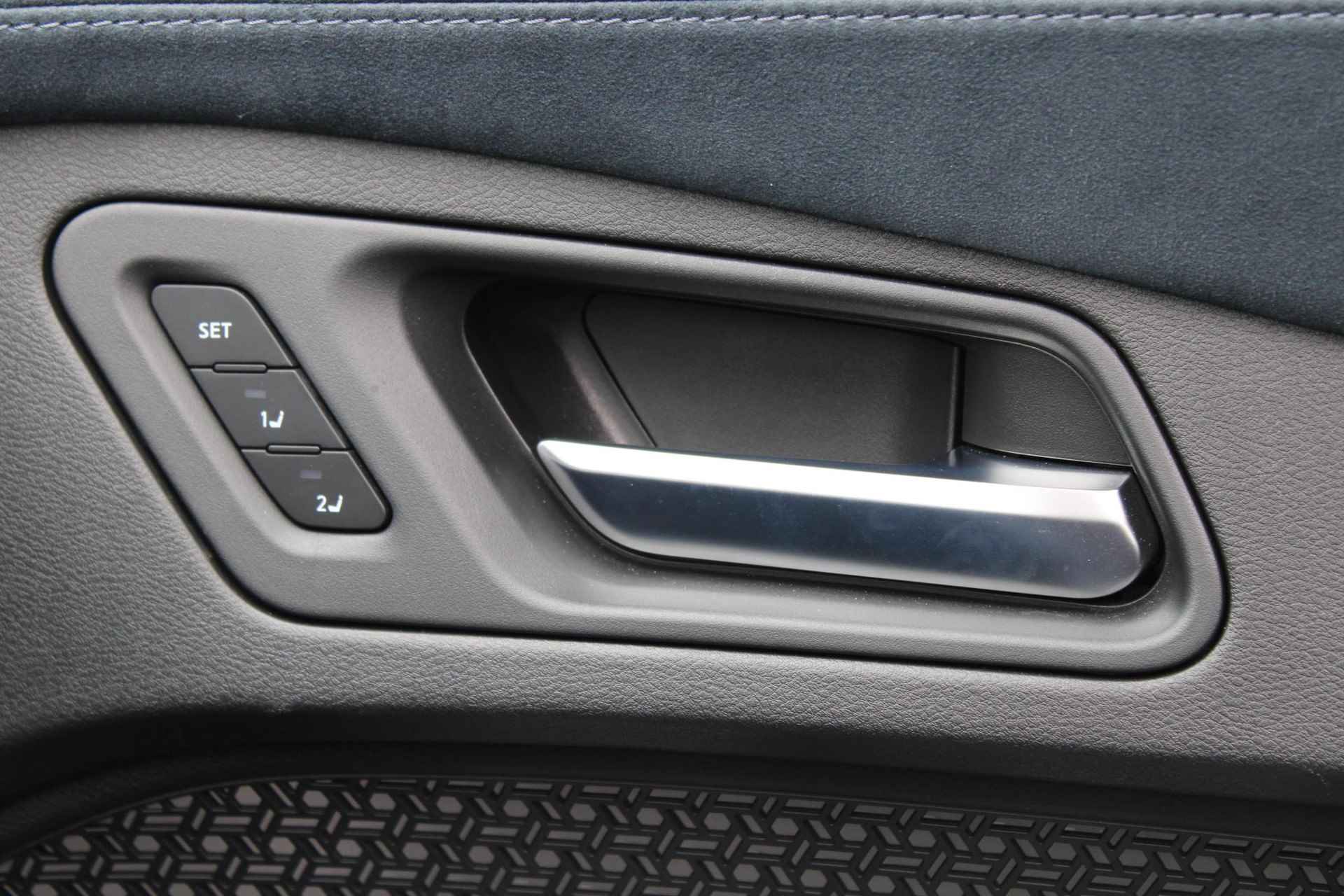 Nissan Ariya e-4ORCE Evolve 91 kWh 306PK AUTOMAAT | Schuif/Kantel dak | 360-Camera | Parkeersensoren | Adaptive cruise control | Stoelwarwarming voor/achter | Stuur/Voorruitverwarming | Elektrische voorstoelen met geheugen | Elektrische achterklep | Head-up display | Navigatie | - 28/80