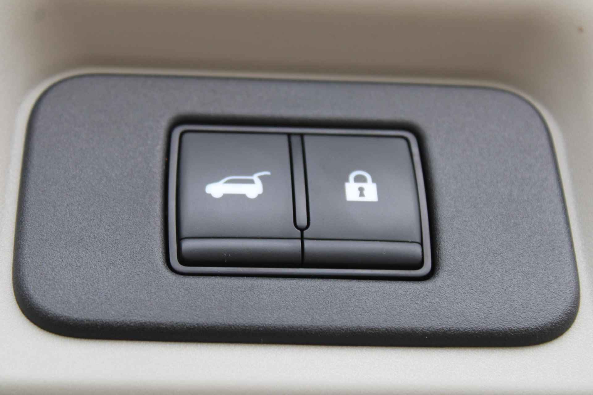 Nissan Ariya e-4ORCE Evolve 91 kWh 306PK AUTOMAAT | Schuif/Kantel dak | 360-Camera | Parkeersensoren | Adaptive cruise control | Stoelwarwarming voor/achter | Stuur/Voorruitverwarming | Elektrische voorstoelen met geheugen | Elektrische achterklep | Head-up display | Navigatie | - 36/80
