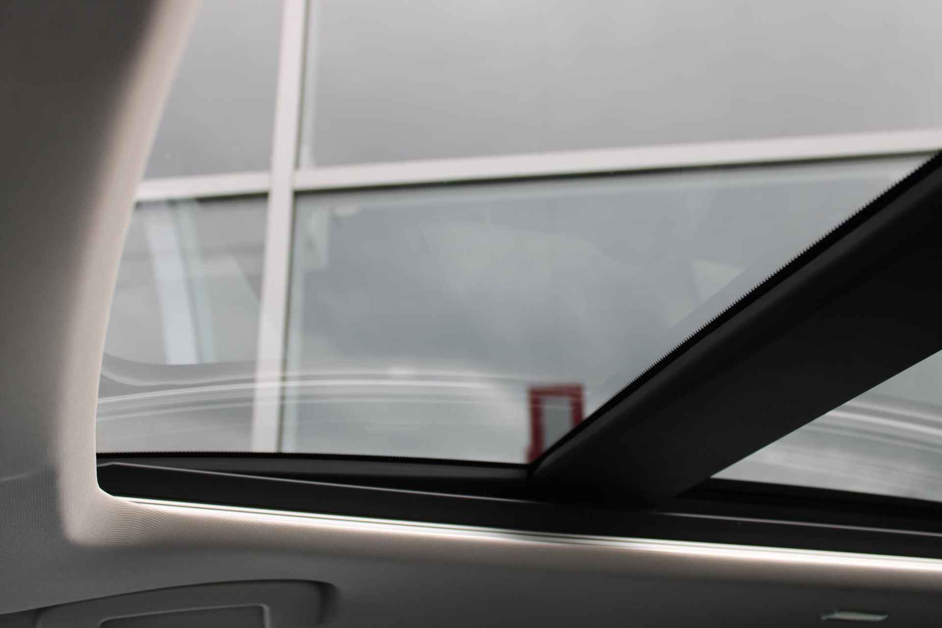 Nissan Ariya e-4ORCE Evolve 91 kWh 306PK AUTOMAAT | Schuif/Kantel dak | 360-Camera | Parkeersensoren | Adaptive cruise control | Stoelwarwarming voor/achter | Stuur/Voorruitverwarming | Elektrische voorstoelen met geheugen | Elektrische achterklep | Head-up display | Navigatie | - 78/80