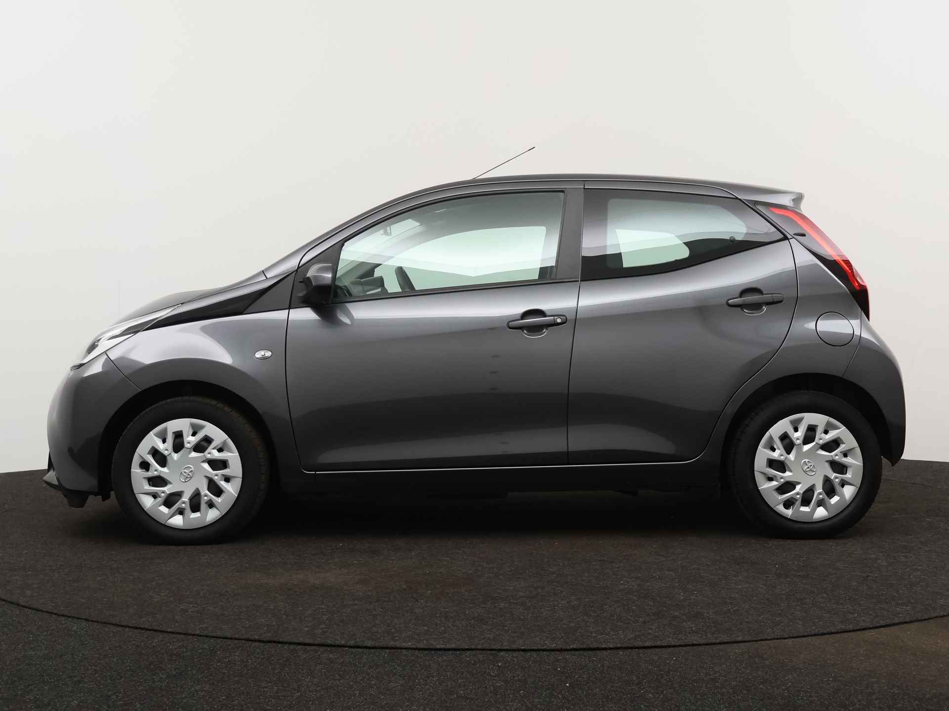 Toyota Aygo 1.0 VVT-i x-play | Airco | Apple Carplay/Android Auto | Camera | - 4/41