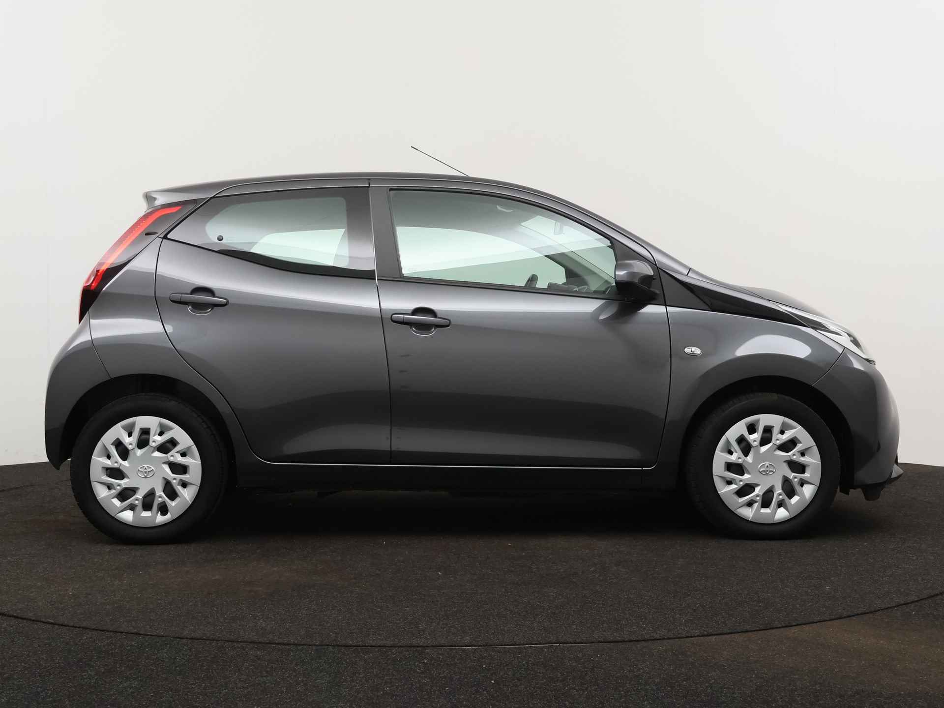 Toyota Aygo 1.0 VVT-i x-play | Airco | Apple Carplay/Android Auto | Camera | - 16/41