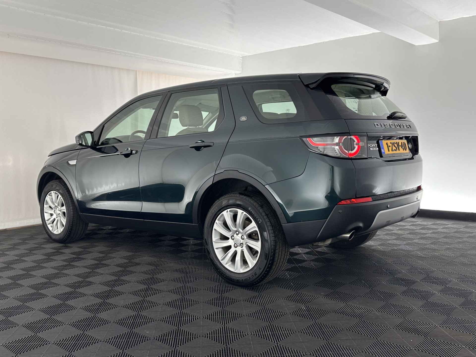 Land Rover Discovery Sport 2.0 Si4 4WD HSE Aut *7-PERS. | WINDSOR-FULL-LEATHER | BI-XENON | NAVI-FULLMAP | CAMERA | COMFORT-SEATS | ECC | HEATED-SEATS | SHIFT-PADDLES | LANE-ASSIST | PDC | CRUISE | 18''ALU * - 4/35