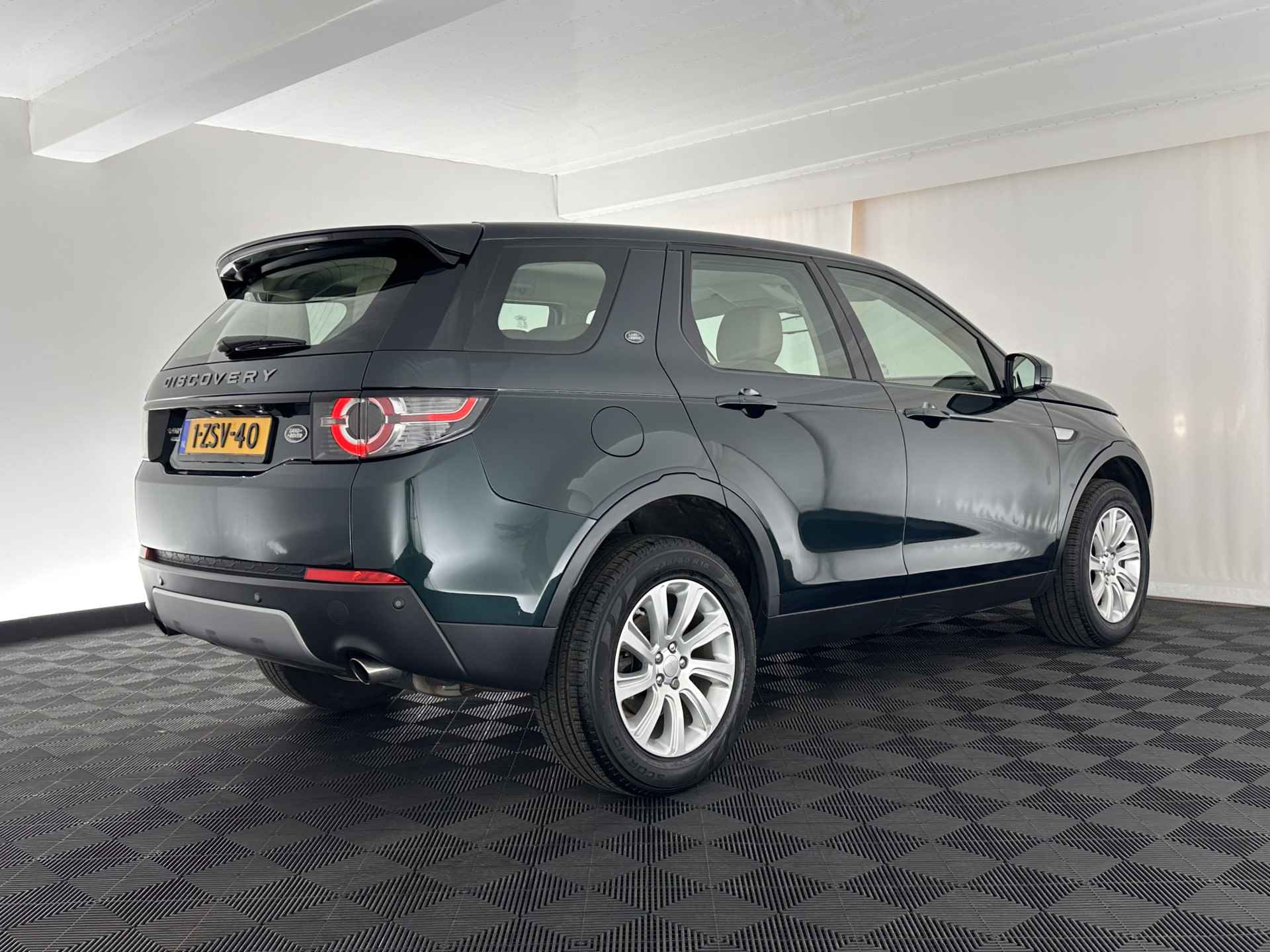 Land Rover Discovery Sport 2.0 Si4 4WD HSE Aut *7-PERS. | WINDSOR-FULL-LEATHER | BI-XENON | NAVI-FULLMAP | CAMERA | COMFORT-SEATS | ECC | HEATED-SEATS | SHIFT-PADDLES | LANE-ASSIST | PDC | CRUISE | 18''ALU * - 6/35