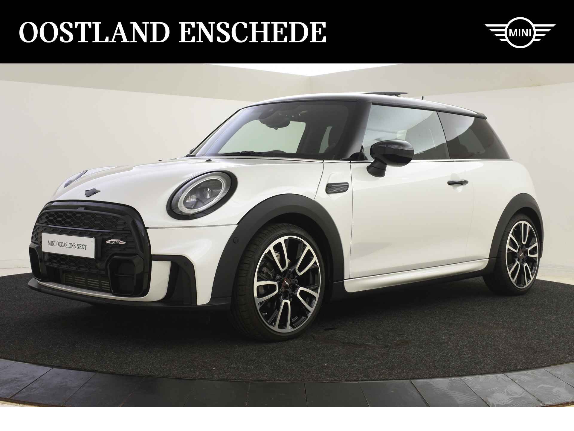 MINI Hatchback Cooper JCW Rockingham GT Automaat / Panoramadak / Achteruitrijcamera / Adaptief onderstel / Head-Up / Verwarmd stuurwiel / Stoelverwarming / Adaptieve LED / Park Assistant - 1/36