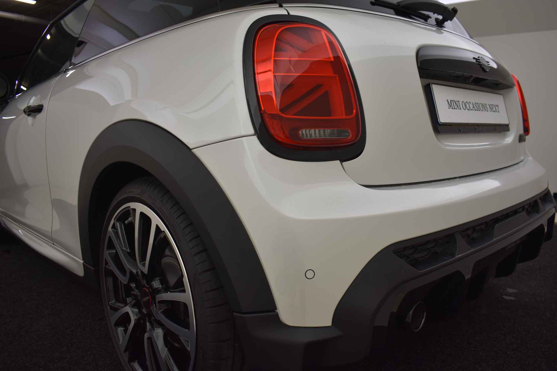 MINI Hatchback Cooper JCW Rockingham GT Automaat / Panoramadak / Achteruitrijcamera / Adaptief onderstel / Head-Up / Verwarmd stuurwiel / Stoelverwarming / Adaptieve LED / Park Assistant - 10/36