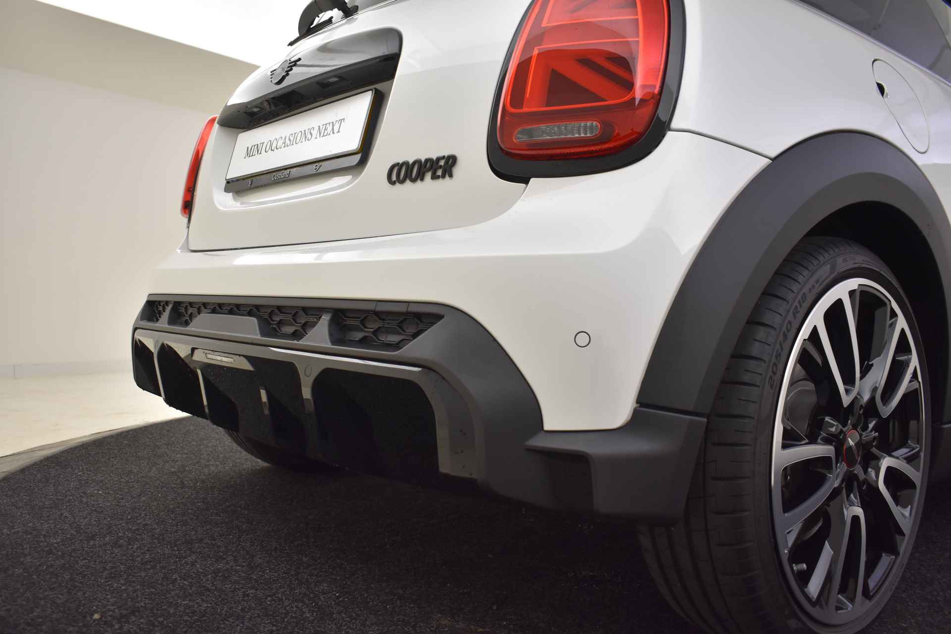 MINI Hatchback Cooper JCW Rockingham GT Automaat / Panoramadak / Achteruitrijcamera / Adaptief onderstel / Head-Up / Verwarmd stuurwiel / Stoelverwarming / Adaptieve LED / Park Assistant - 15/36