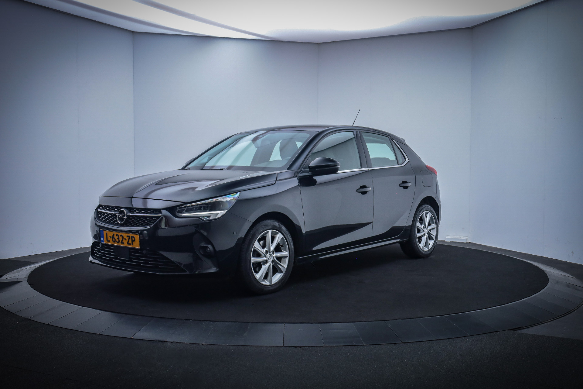 Opel Corsa 1.2i Edition FULL LED/CAMERA/CARPLAY/STUUR+STOELVERW./CRUISE/PDC V+A/LMV 16''