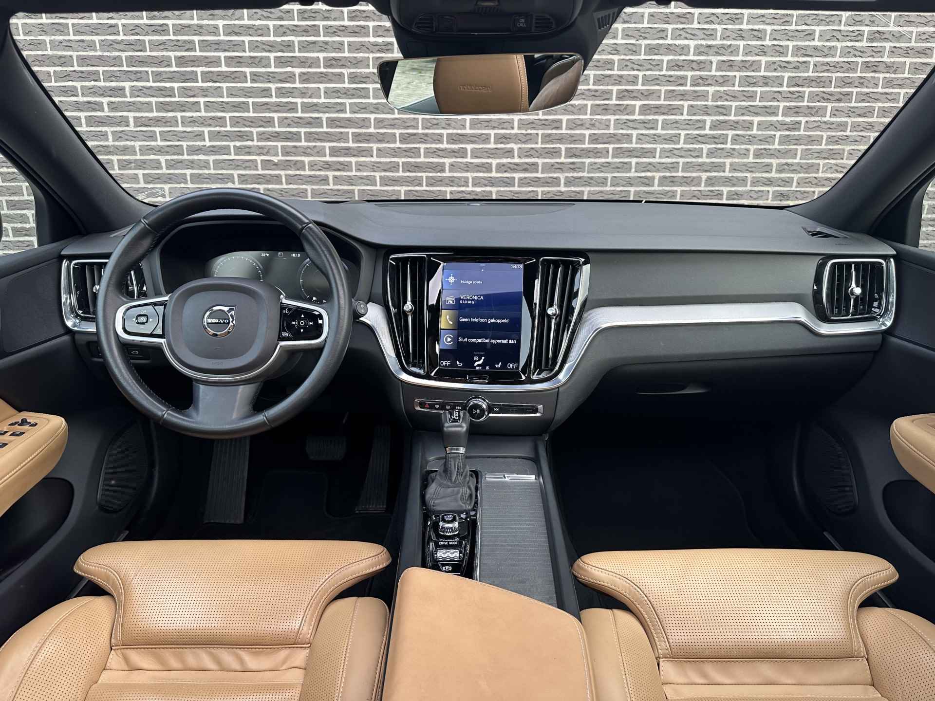 Volvo V60 2.0 D4 Inscription | Panorama | Luxery line | 360 Camera | Navigatie | Intellisafe | Head-up - 2/38