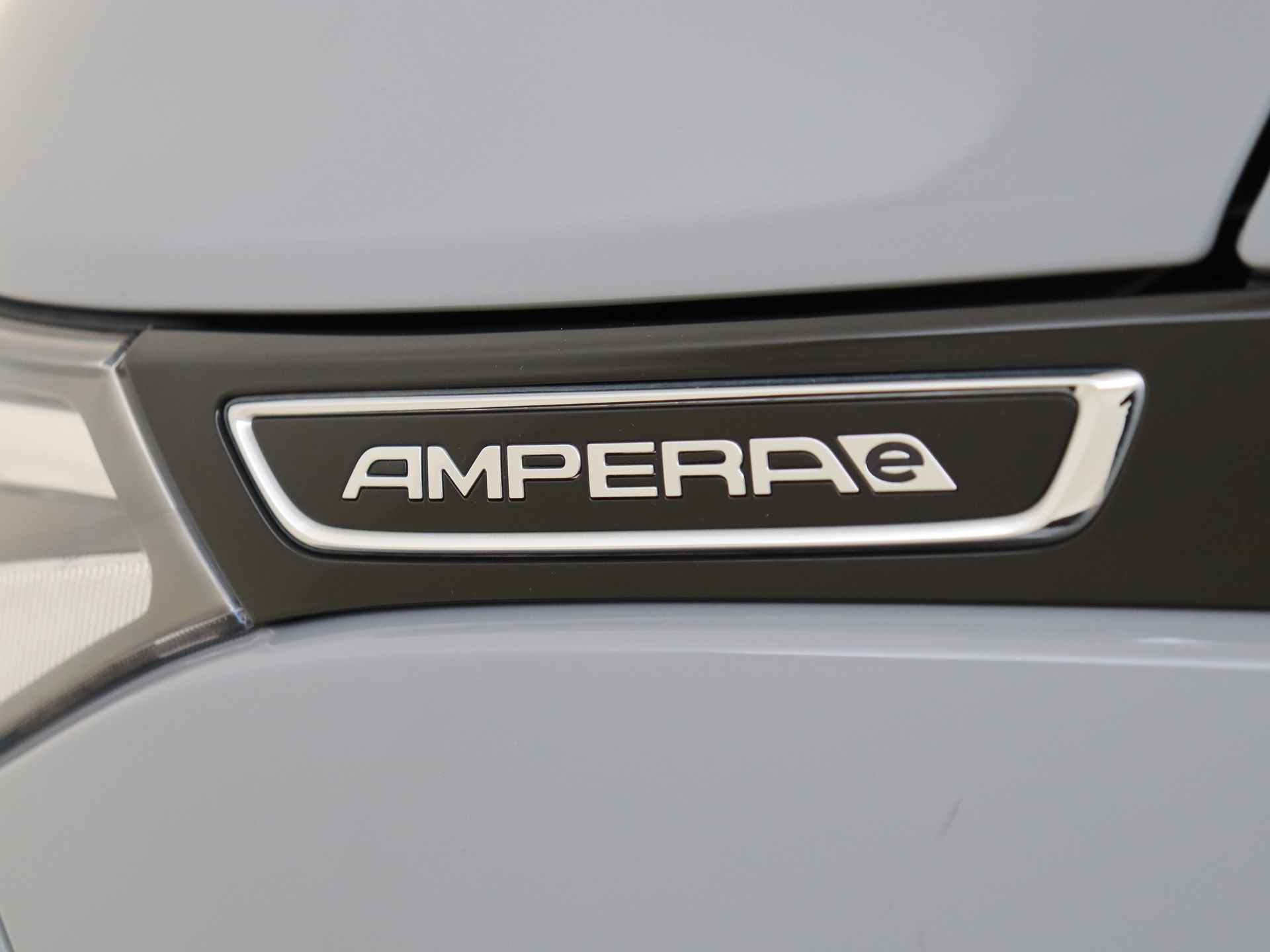 Opel Ampera-E Business executive 60 kWh 204PK | Apple Carplay | Camera | 17" Lichtmetalen Velgen | Winterpack | - 32/36