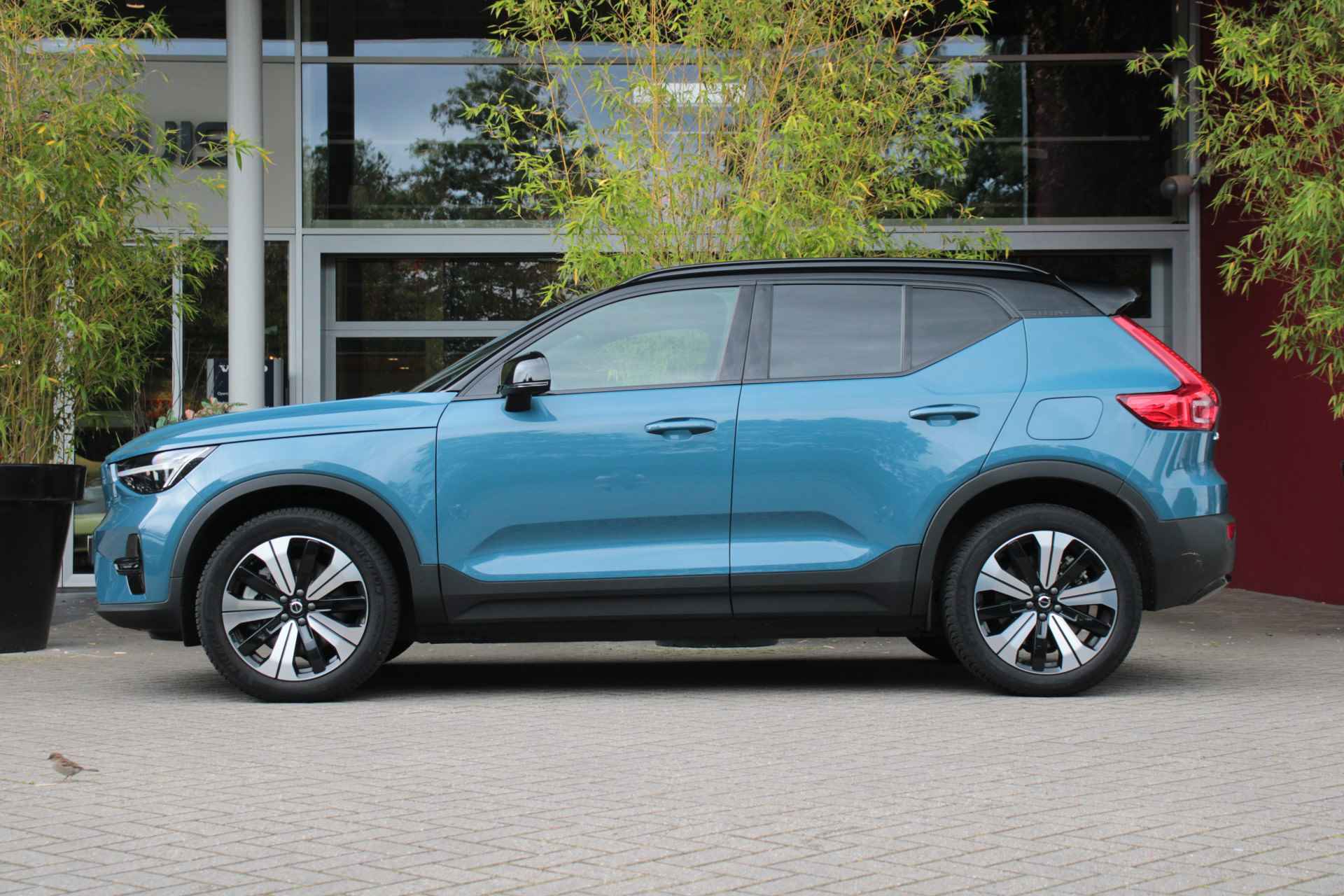 Volvo XC40 Recharge Core 70 kWh | Camera | Stuur- en stoelverwarming | Draadloze telefoonlader | 19" Velgen - 5/20