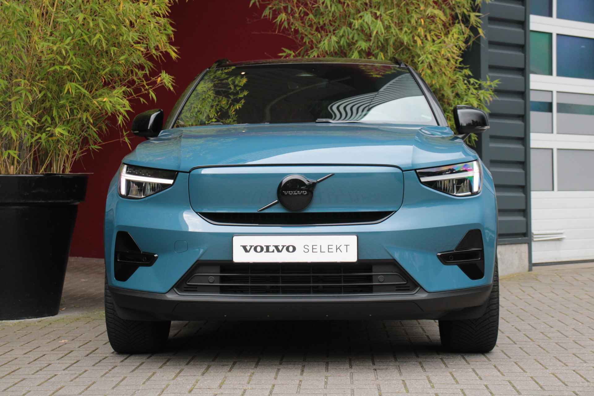 Volvo XC40 Recharge Core 70 kWh | Camera | Stuur- en stoelverwarming | Draadloze telefoonlader | 19" Velgen - 9/20