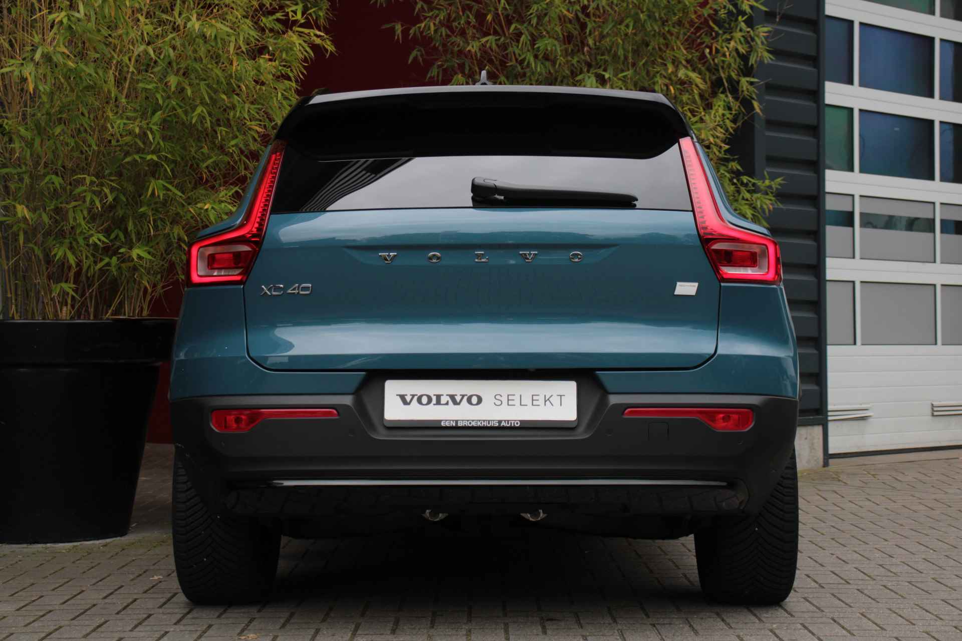 Volvo XC40 Recharge Core 70 kWh | Camera | Stuur- en stoelverwarming | Draadloze telefoonlader | 19" Velgen - 10/20