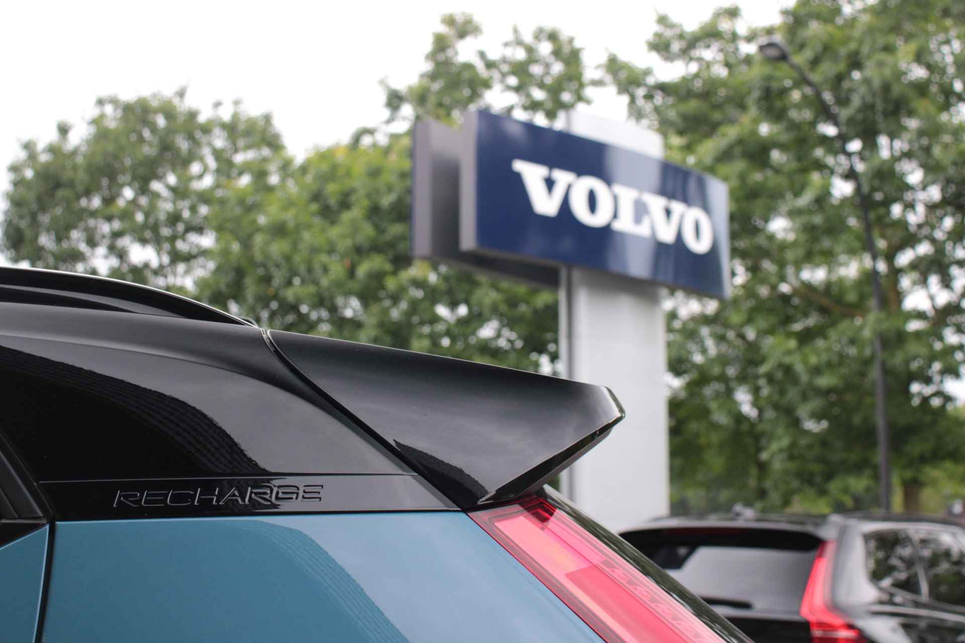 Volvo XC40 Recharge Core 70 kWh | Camera | Stuur- en stoelverwarming | Draadloze telefoonlader | 19" Velgen - 20/20