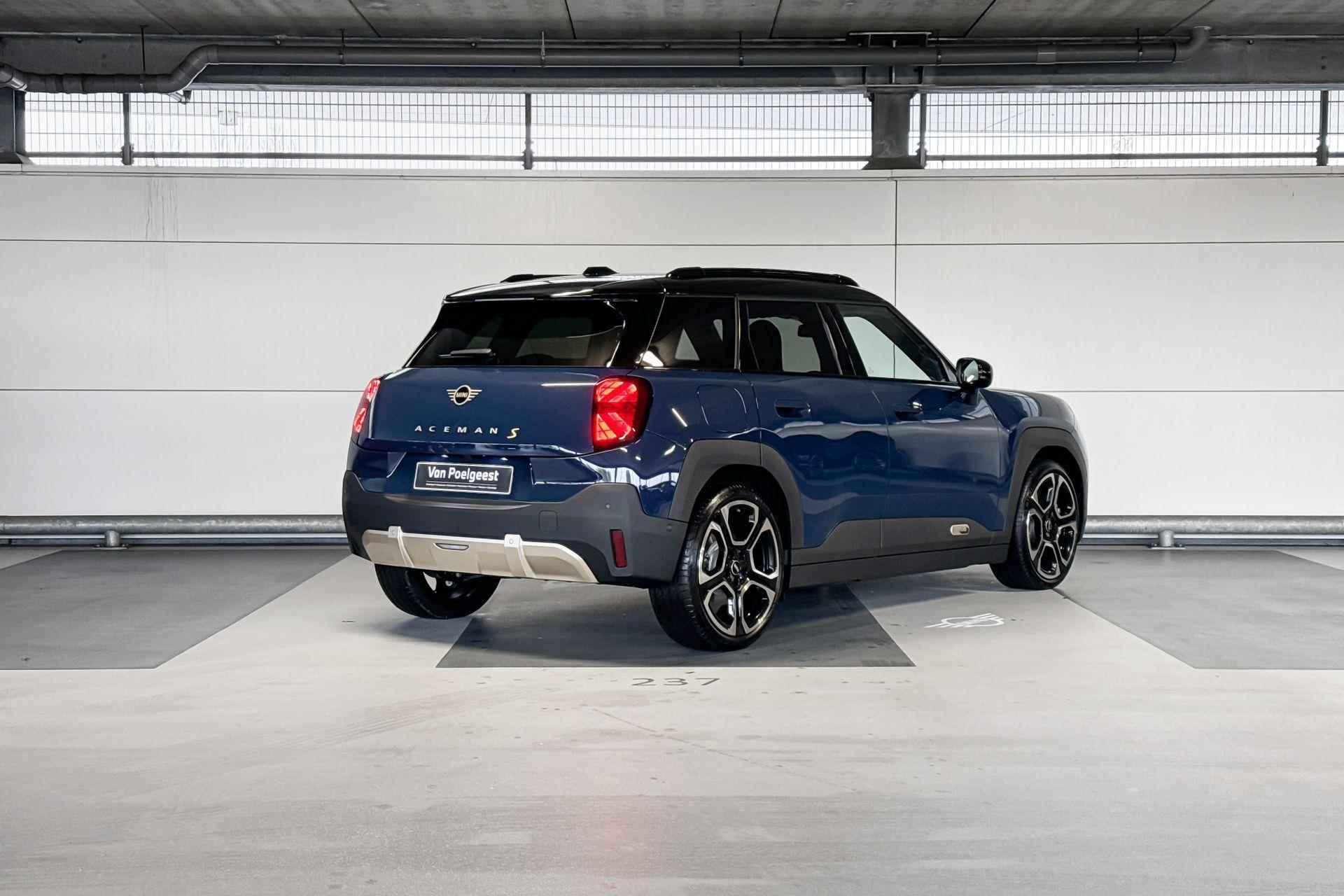 MINI Aceman E Favoured 42.5 kWh | Pakket M | Dak en spiegelkappen in Jetblack - 6/22