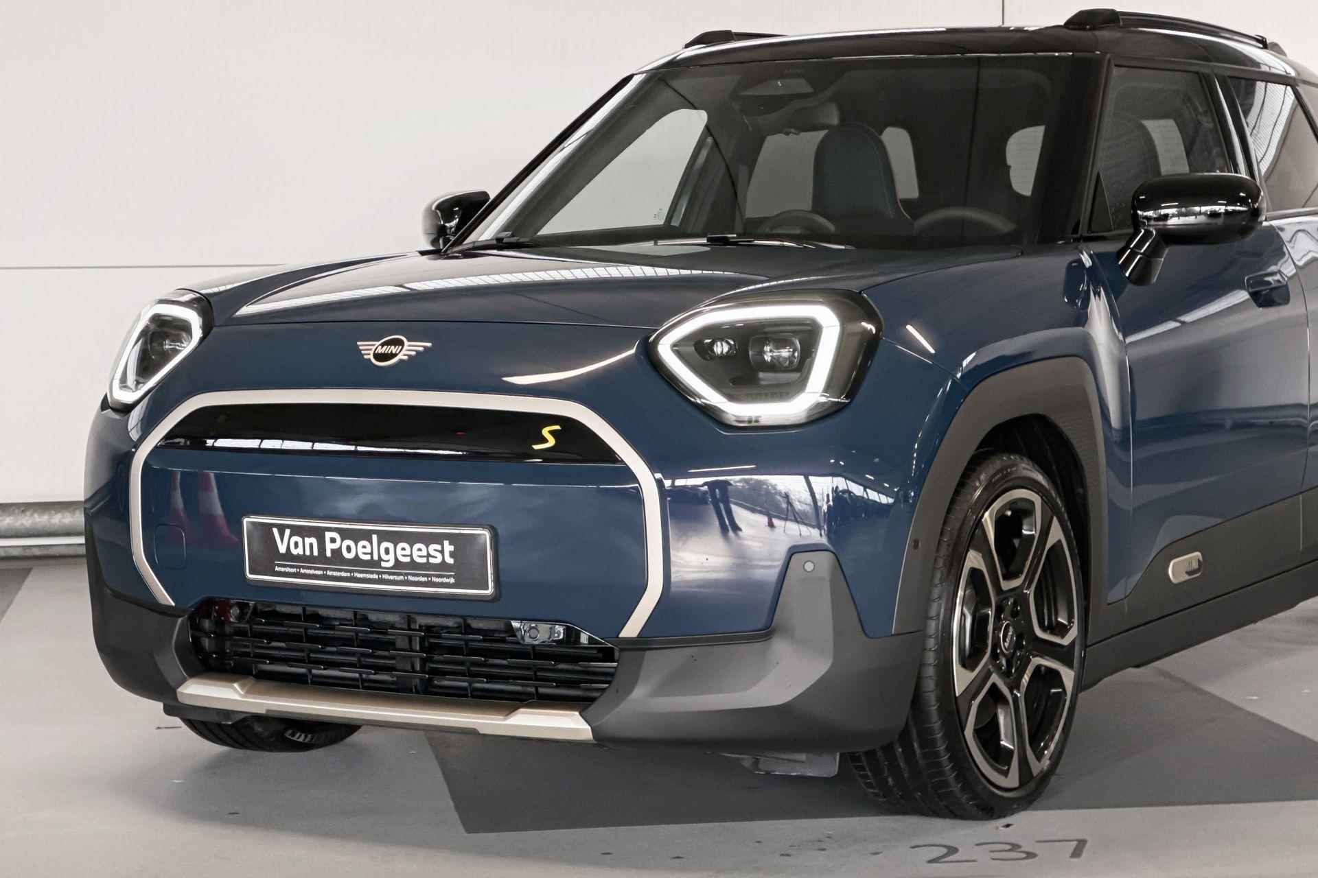 MINI Aceman E Favoured 42.5 kWh | Pakket M | Dak en spiegelkappen in Jetblack - 20/22