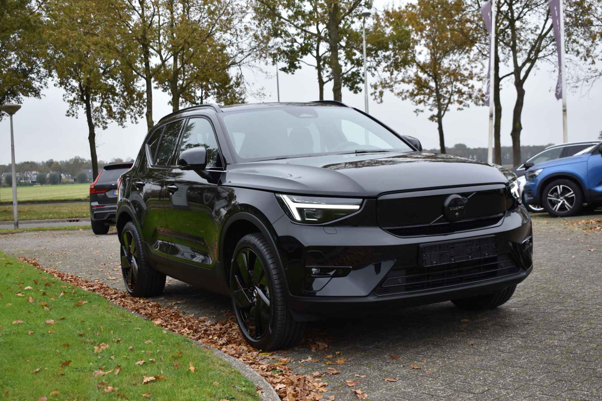 Volvo EX40 Extended Range 252PK Plus Black Edition | H&K | Blis | ACC | Stuurverwarming | 20" LMV | 360 camera | Getint glas | Apple carplay - 2/40