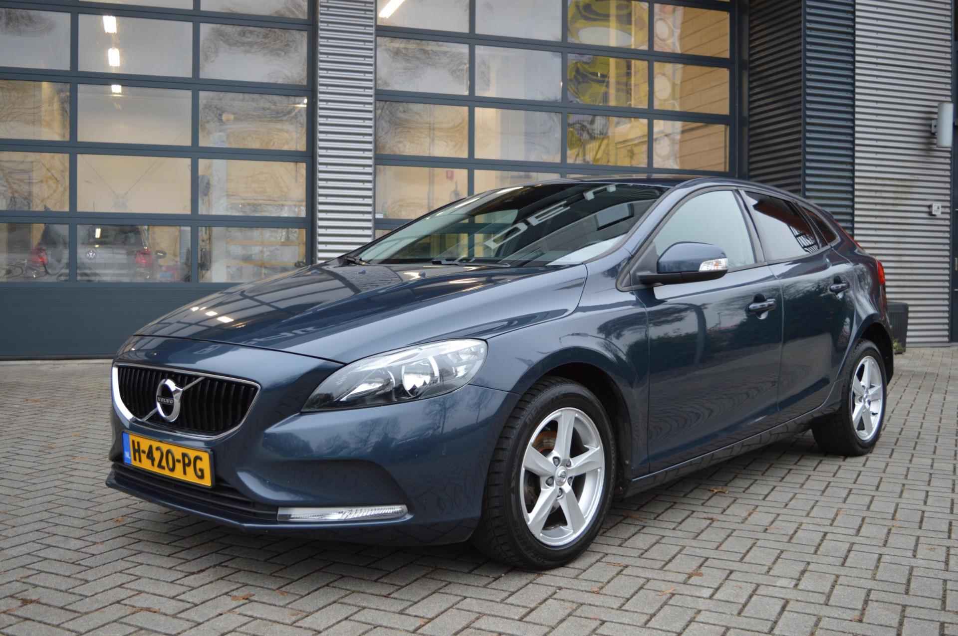 Volvo V40 2.0 D2 Inscription - 2/25