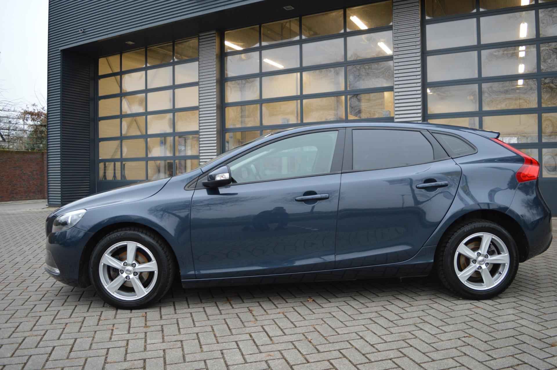 Volvo V40 2.0 D2 Inscription - 3/25