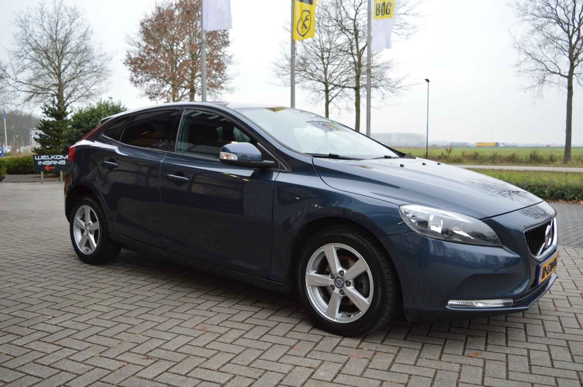 Volvo V40 2.0 D2 Inscription - 8/25