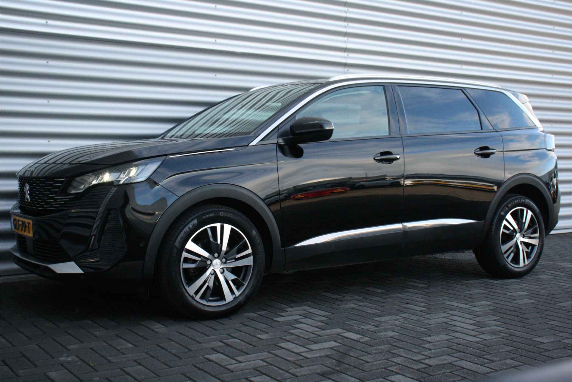 Peugeot 5008 1.2 PURETECH 130PK 7-ZITS ALLURE PACK AUTOMAAT / NAVI / CLIMA / PDC / 18" LMV / CAMERA / KEYLESS / FULL-LED / WINTERPAKKET / 1E - 6/43