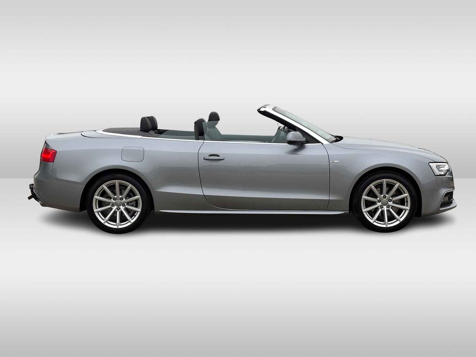 Audi A5 Cabriolet 1.8 TFSI Sport Edition / S-Line Exterieur + Interieur / Lederen Sportstoelen / Parkeersensoren Achter / Alarmsysteem / Trekhaak - 9/25