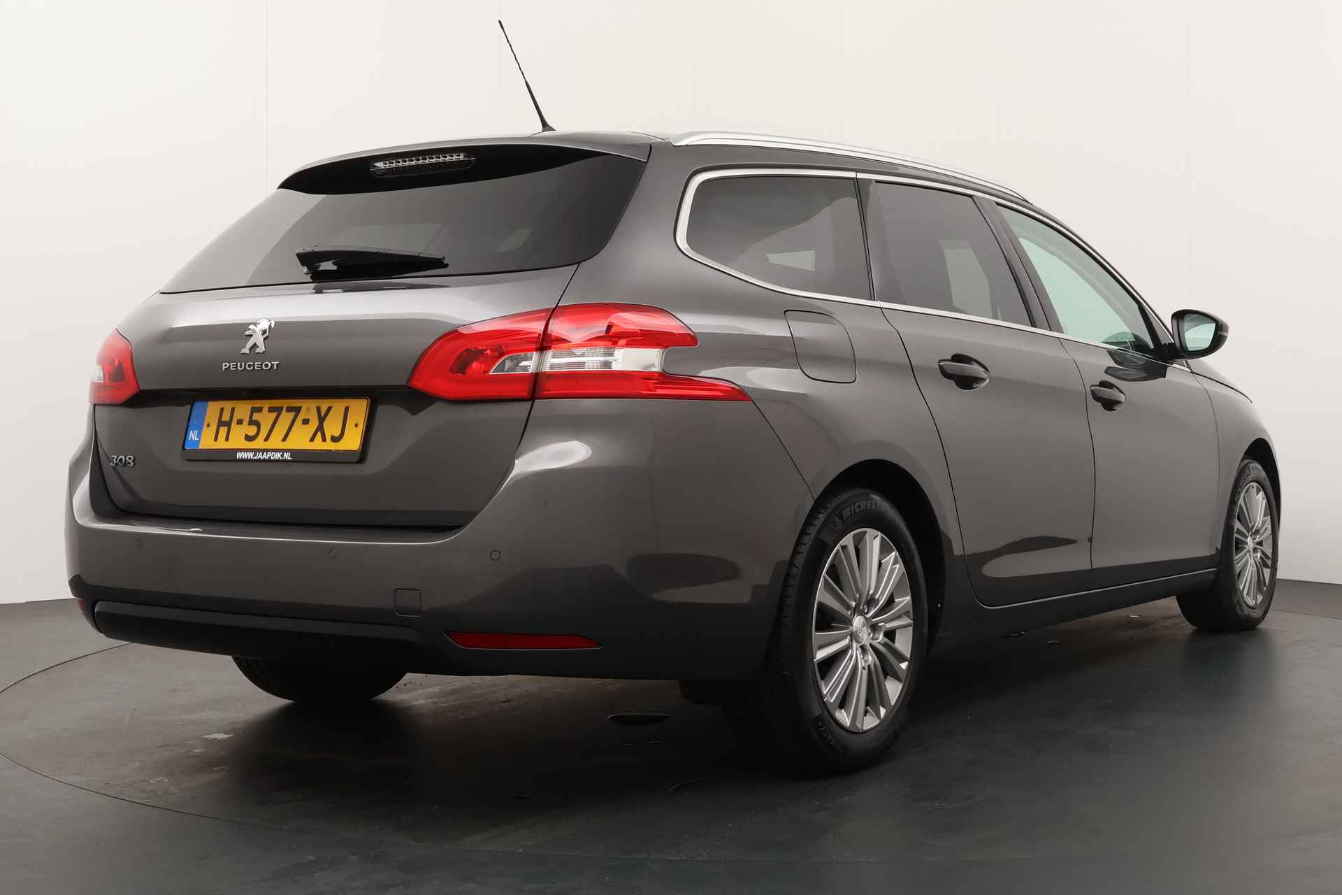 Peugeot 308 SW BWJ 2020 | 1.2 PT 131PK Premium AUTOMAAT | NWE APK | CLIMA | CAMERA A | PANO DAK | PRIVACY GLASS | CARPLAY | LMV | CRUISE - 3/33