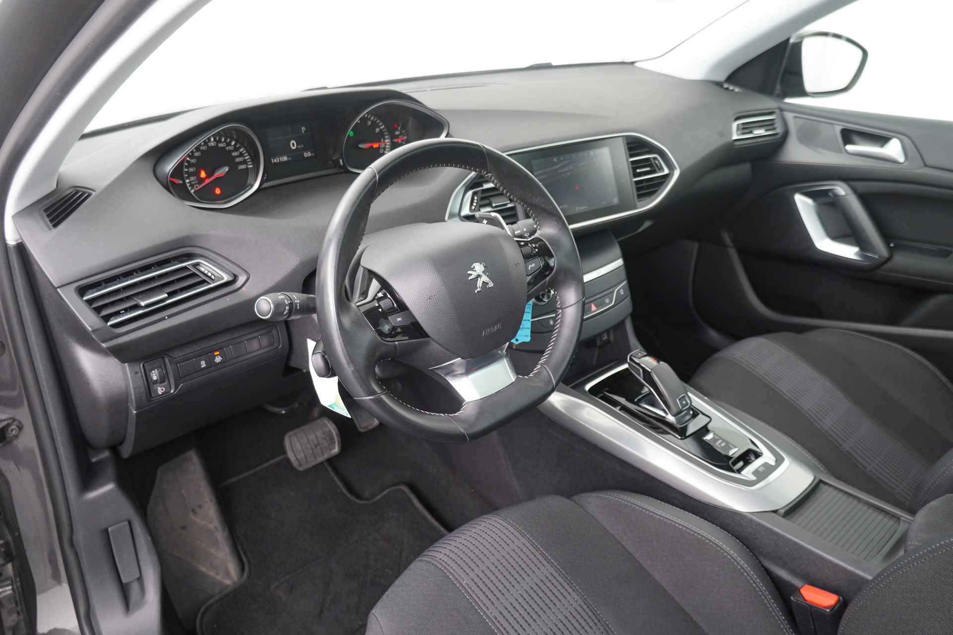 Peugeot 308 SW BWJ 2020 | 1.2 PT 131PK Premium AUTOMAAT | NWE APK | CLIMA | CAMERA A | PANO DAK | PRIVACY GLASS | CARPLAY | LMV | CRUISE - 4/33