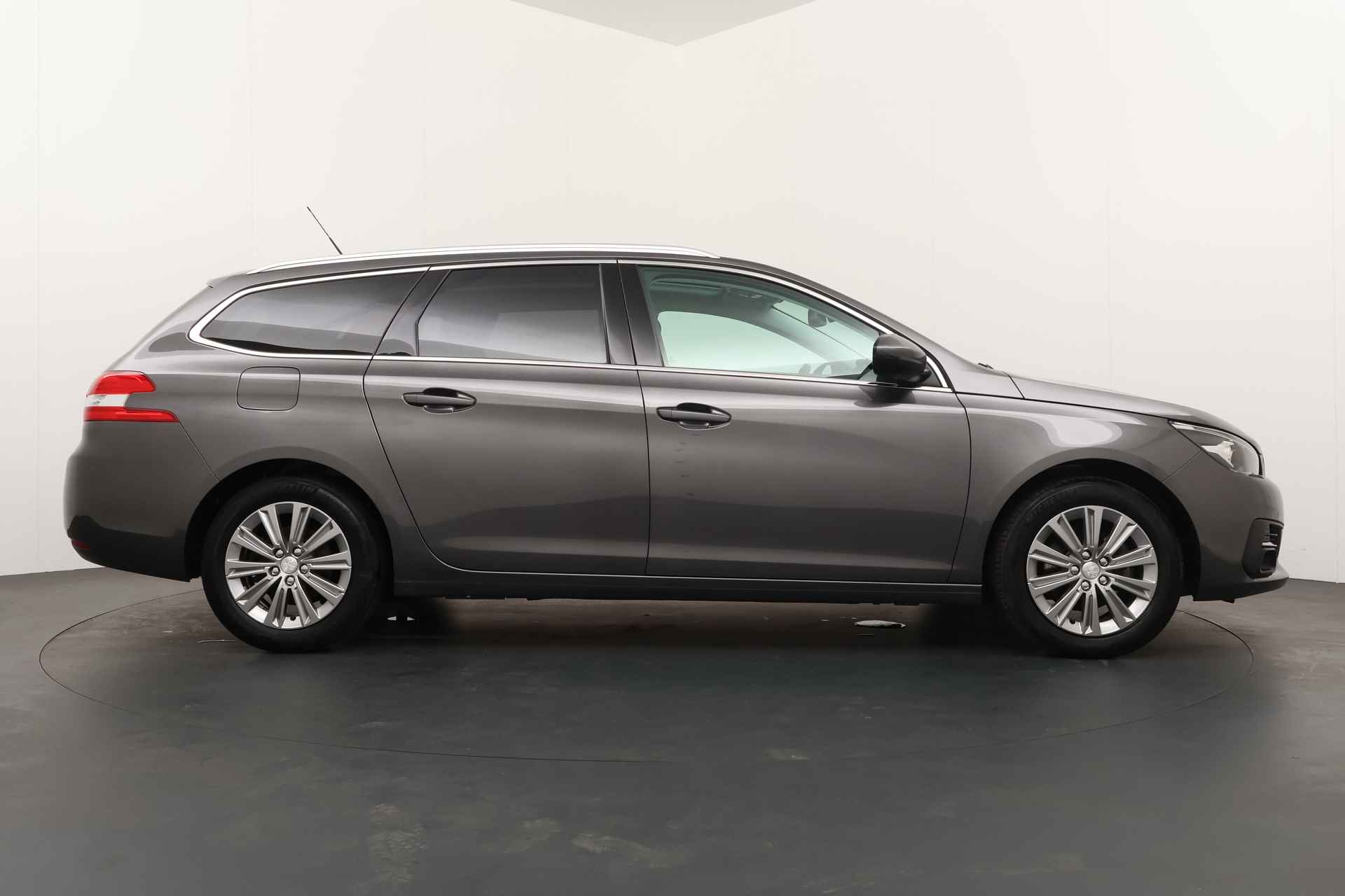 Peugeot 308 SW BWJ 2020 | 1.2 PT 131PK Premium AUTOMAAT | NWE APK | CLIMA | CAMERA A | PANO DAK | PRIVACY GLASS | CARPLAY | LMV | CRUISE - 25/33