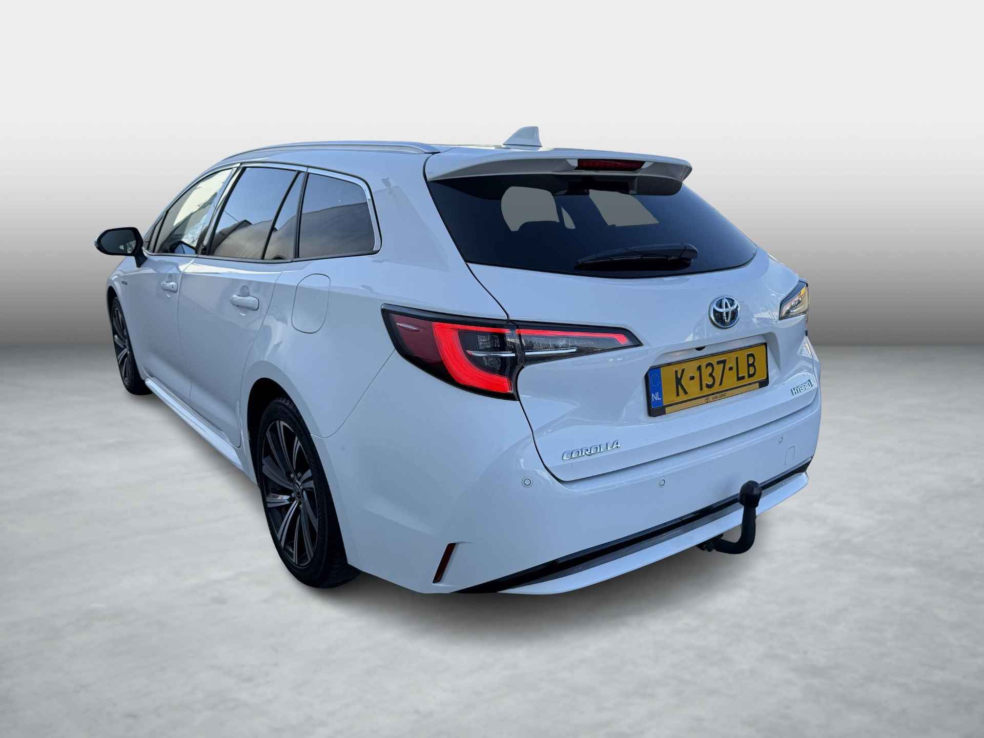 Toyota Corolla Touring Sports 1.8 Hybrid Dynamic | Trekhaak | Parkeersensoren - 4/23