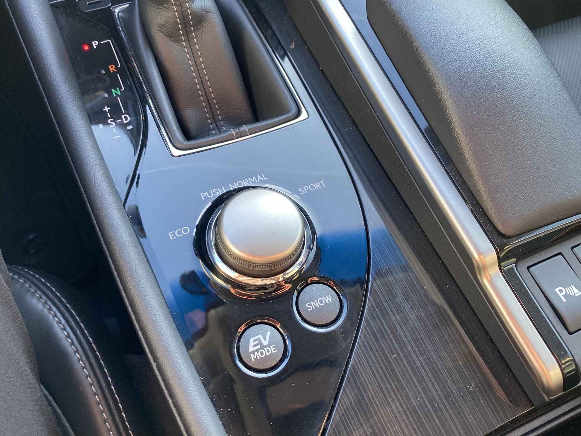 Lexus GS 300h Luxury Line TREKHAAK STOELVENTILATIE MARK LEVINSON STOELVERW STOELVENTI MEMORYSEAT BLIND SPOT KEYLESS - 24/42