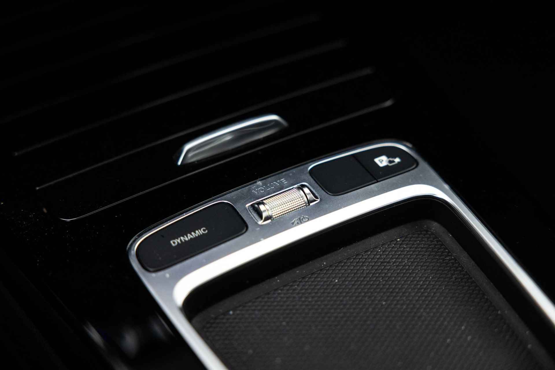 Mercedes-Benz A-klasse AMG 35 4MATIC | Facelift | Night package II | Augmented | Burmester | Panoramaschuifdak | MULTIBEAM LED | AMG Aerodynamica pakket | - 33/78