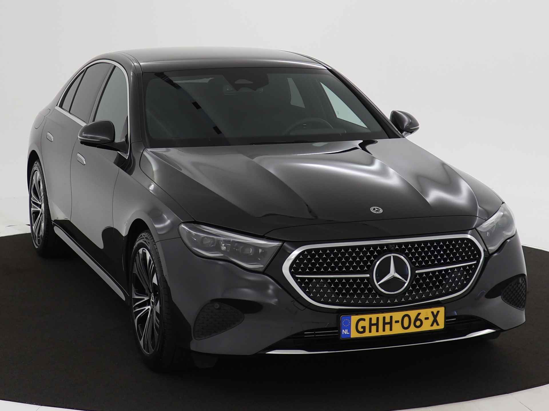 Mercedes-Benz E-Klasse 300 e Plug-In Hybride | Stoelverwarming / Ventilatie | Keyless Go | Digital Light | Sfeerverlichting | Memory | | Inclusief 24 maanden MB Certified garantie voor Europa. - 28/44