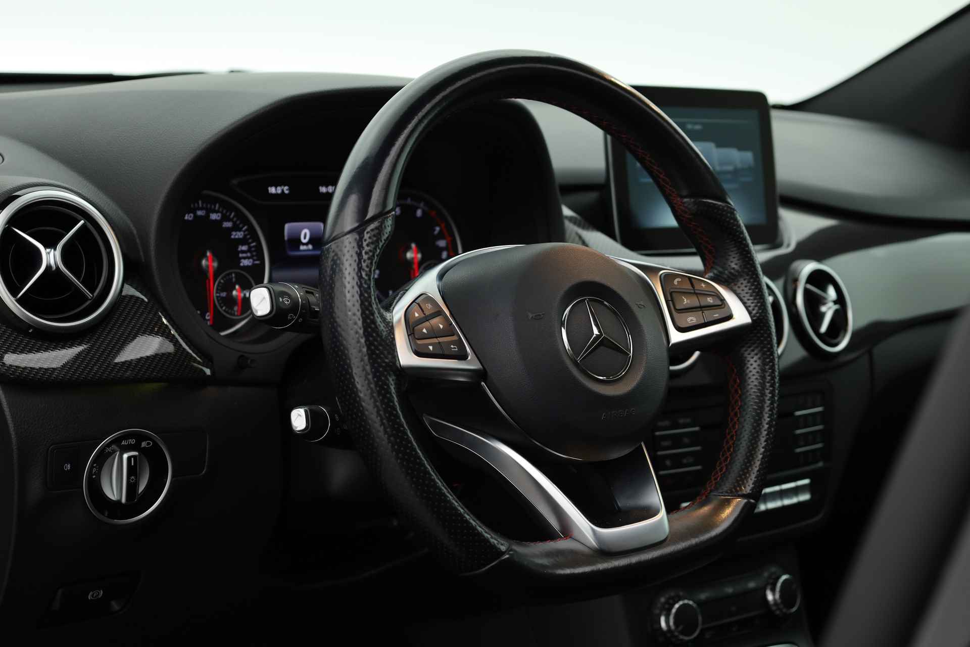 Mercedes-Benz B-Klasse 180 Ambition AMG-Line | Pano | Navi | LED | 18'' | Apple CarPlay | PDC - 4/32