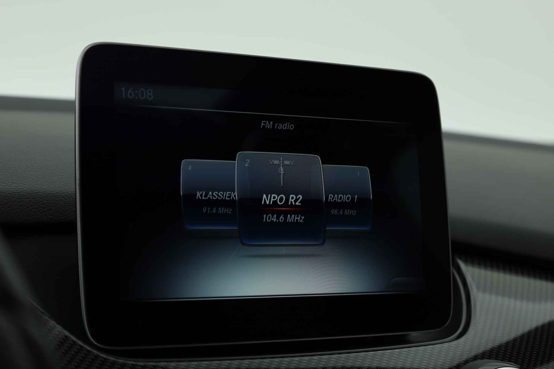 Mercedes-Benz B-Klasse 180 Ambition AMG-Line | Pano | Navi | LED | 18'' | Apple CarPlay | PDC - 16/32