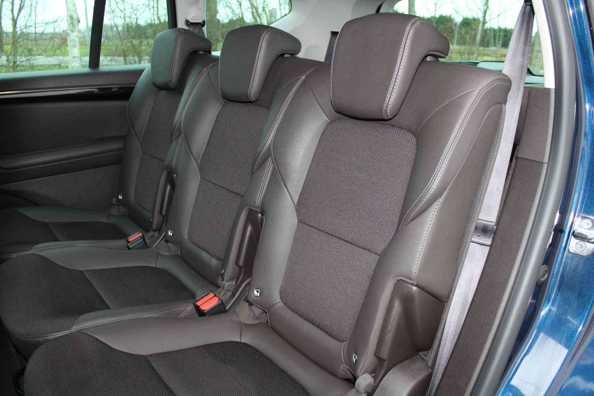 Renault Espace 225 pk Intens 7p. | Incl. 12 maanden Garantie | Panorama dak | Trekhaak | Parkeersensoren V+A | Cruise controle | Navigatie | Apple CarPlay/Android Auto | Climate controle | Keyless entry/start | Digital Cockpit | DAB | Half lederen bekleding | Dodehoek detectie | LED Koplampen | Ambient light | 18 Inch LMV | Origineel NL Auto | NAP | - 27/68