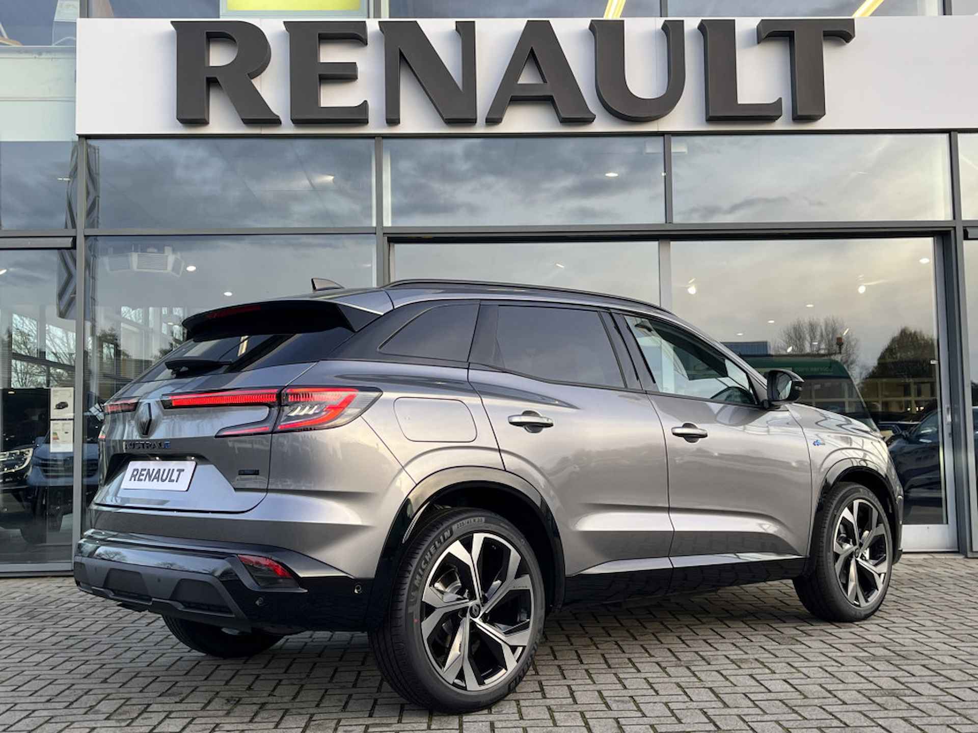 Renault Austral 1.2 E-Tech Hybrid 200 Techno Esprit Alpine Automaat | Onderhoudspakket en Verlengde Garantie tot 27.02.2026 | Navigatie | Camera - 4/23