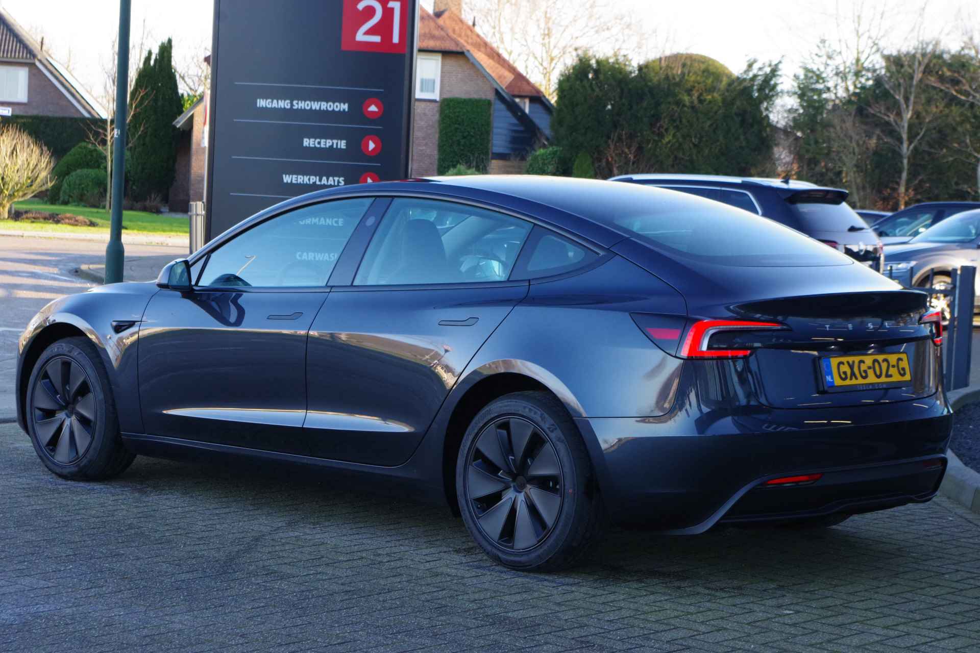 Tesla Model 3 Long Range RWD 78 kWh *PER-DIRECT LEVERBAAR*, Panoramadak, 4 x Stoelverwarming, Entertainment, 360 Camera - 11/55