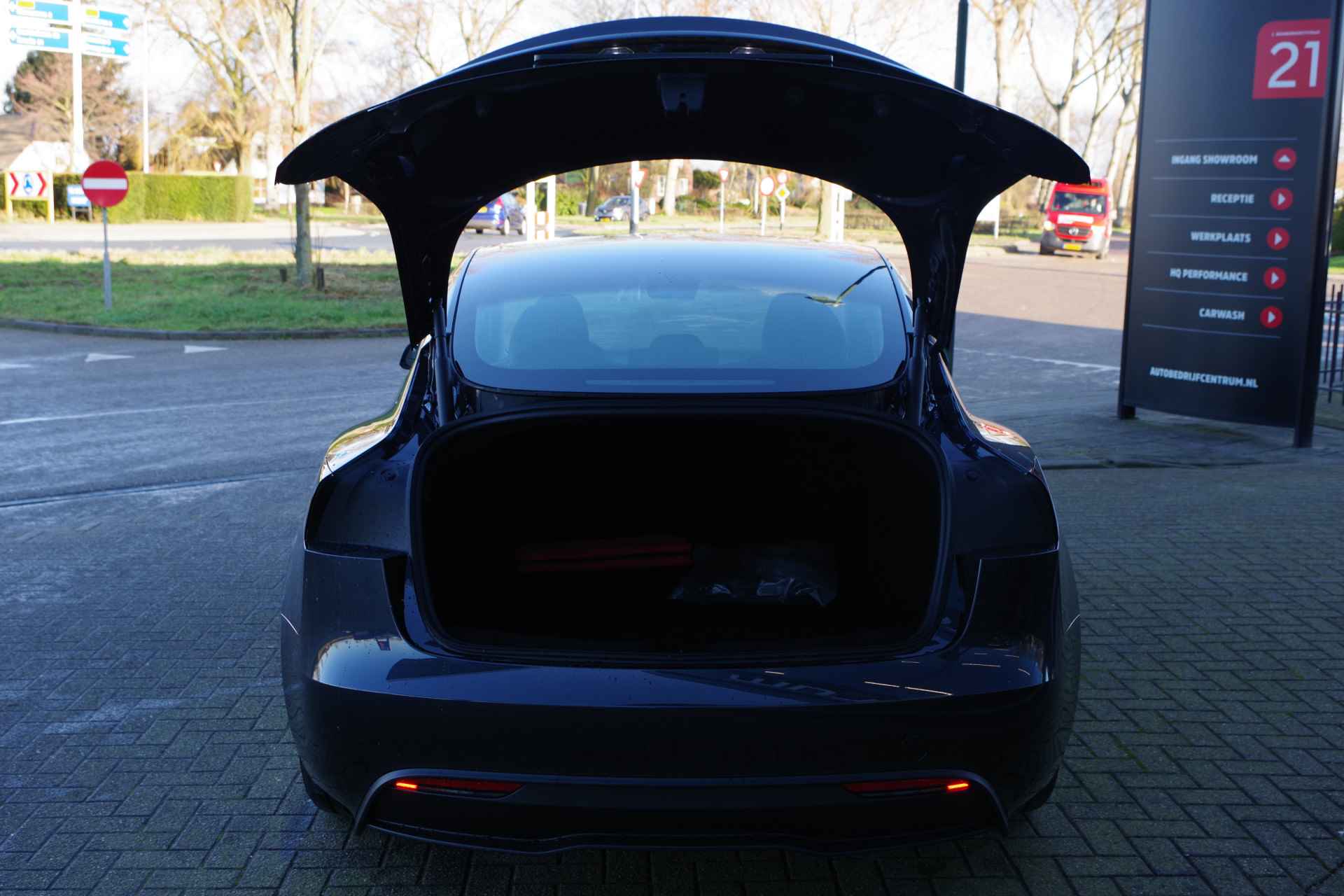 Tesla Model 3 Long Range RWD 78 kWh *PER-DIRECT LEVERBAAR*, Panoramadak, 4 x Stoelverwarming, Entertainment, 360 Camera - 54/55