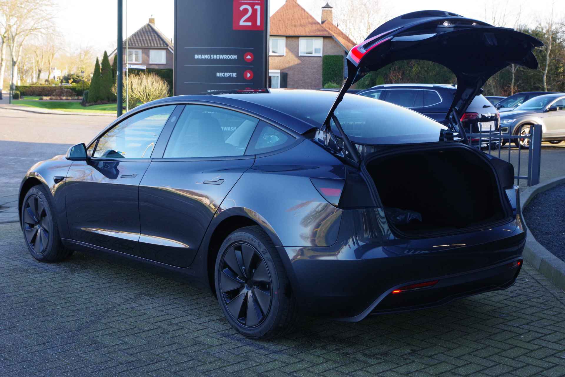 Tesla Model 3 Long Range RWD 78 kWh *PER-DIRECT LEVERBAAR*, Panoramadak, 4 x Stoelverwarming, Entertainment, 360 Camera - 55/55