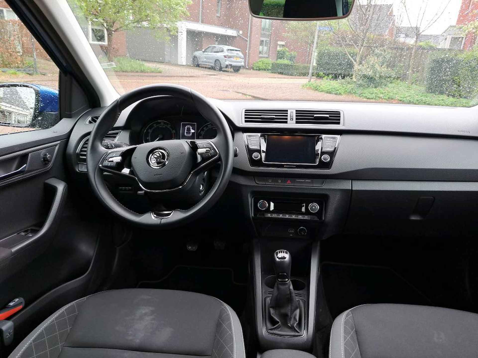Škoda Fabia 1.0 TSI 95pk Online Edition / Navigatie via Apple Carplay / Cruise control / Parkeersensoren - 3/6